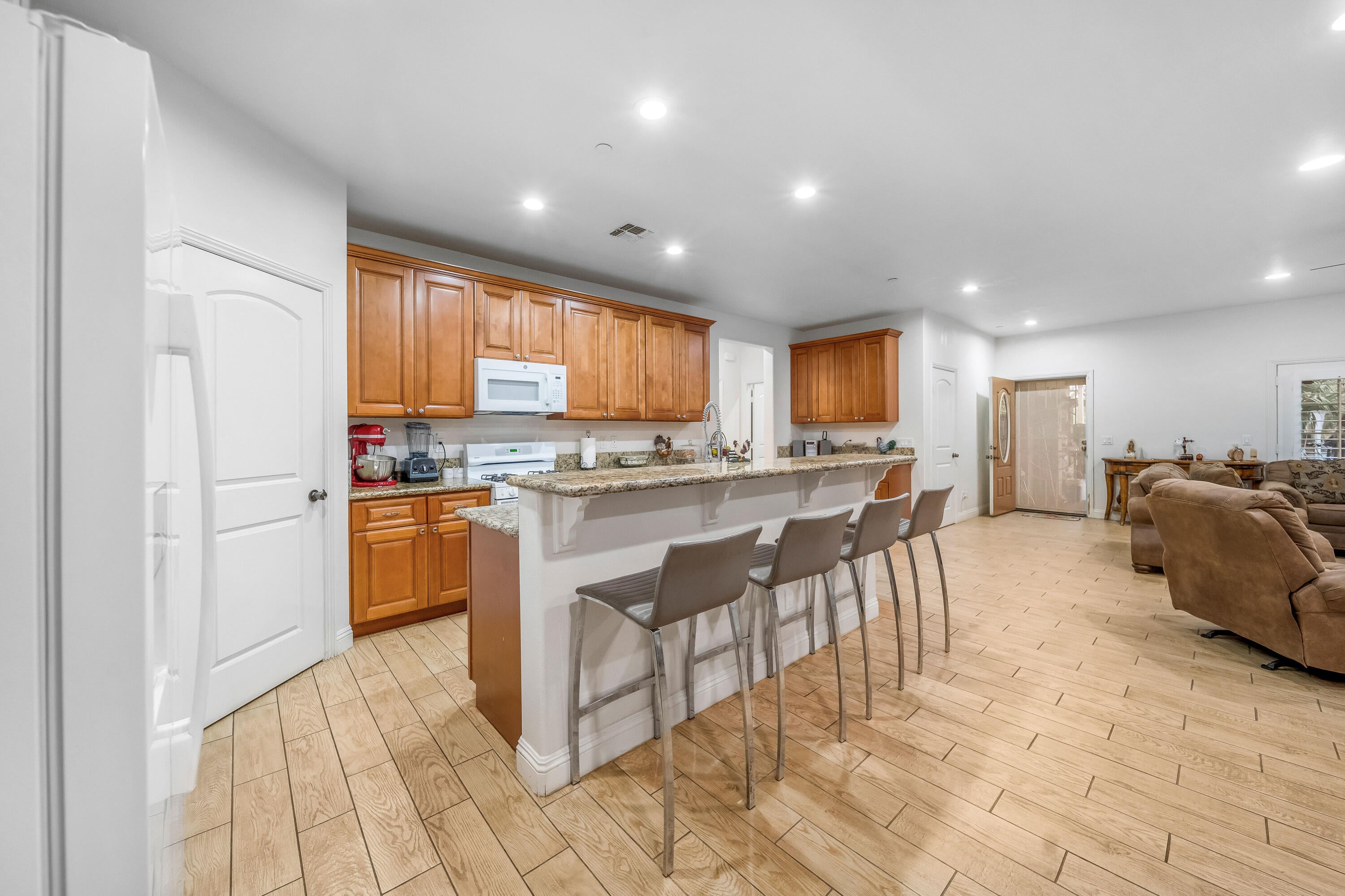 Thermal, California, 92274, United States, 3 Bedrooms Bedrooms, ,4 BathroomsBathrooms,Residential,For Sale,2006584