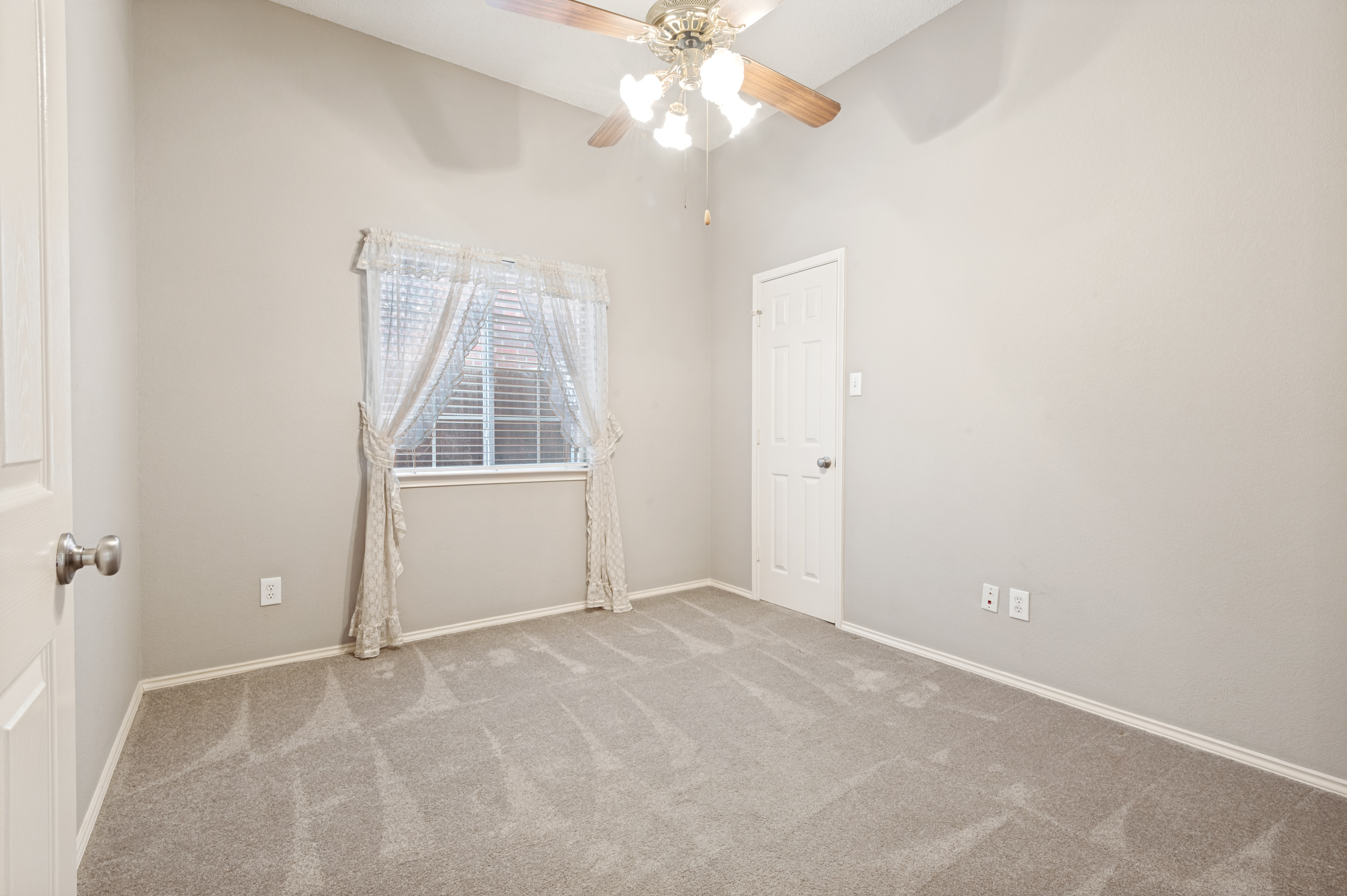  4244 Peppermill Lane - 物件實景