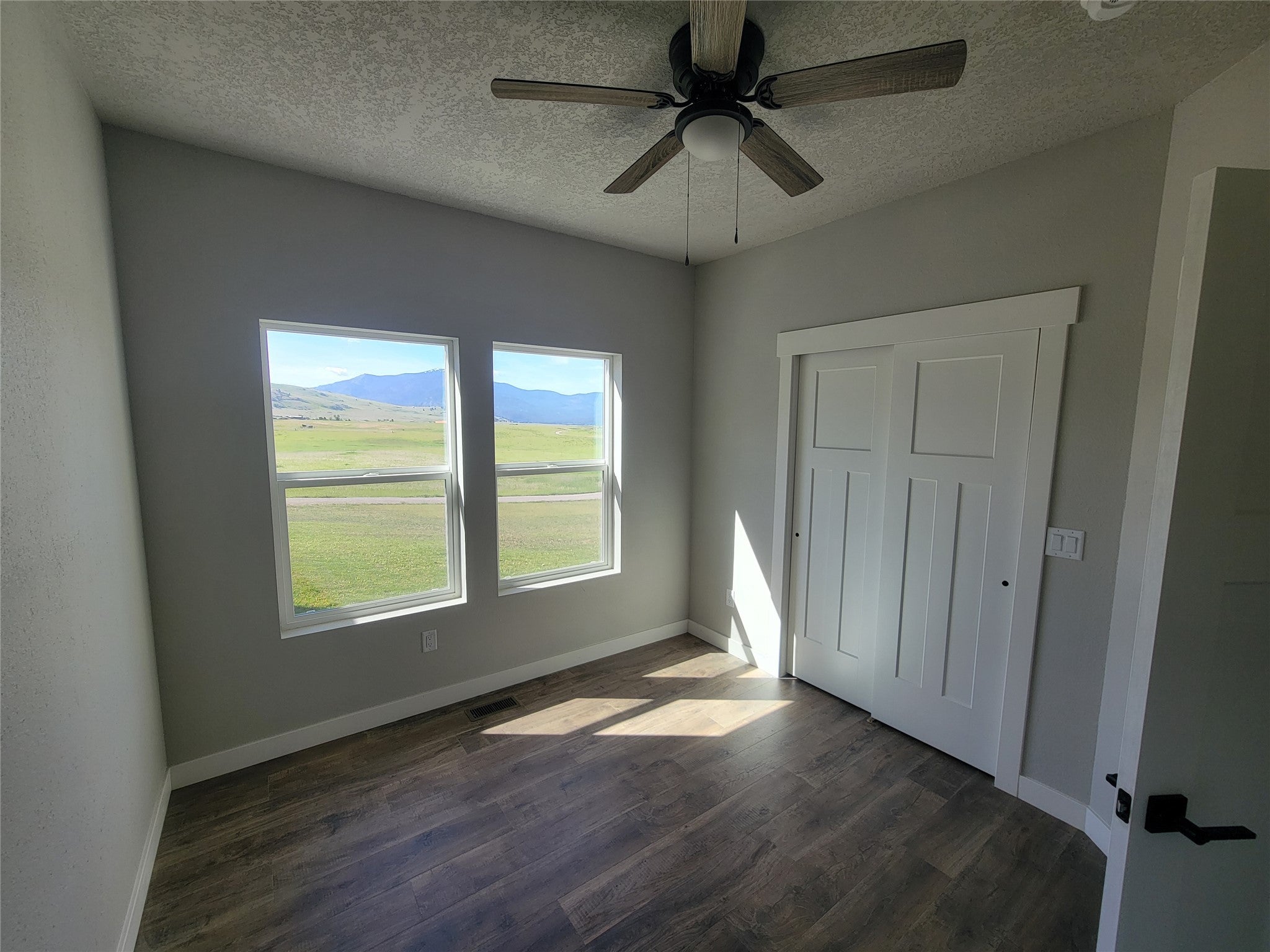 Plains, Montana, 59859, United States, 6 Bedrooms Bedrooms, ,3 BathroomsBathrooms,Residential,For Sale,1866900