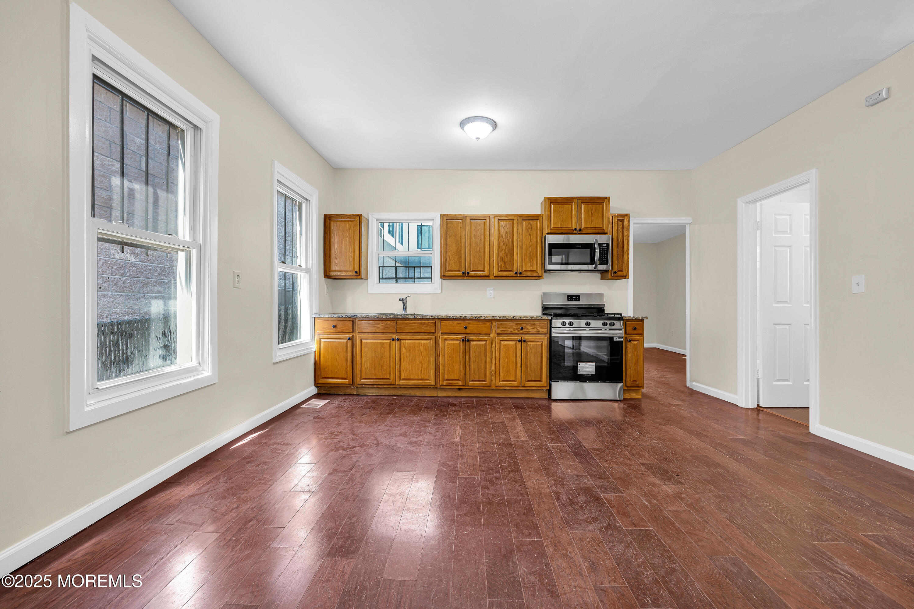 Newark, New Jersey, 07107, United States, 6 Bedrooms Bedrooms, ,3 BathroomsBathrooms,Residential,For Sale,1937916