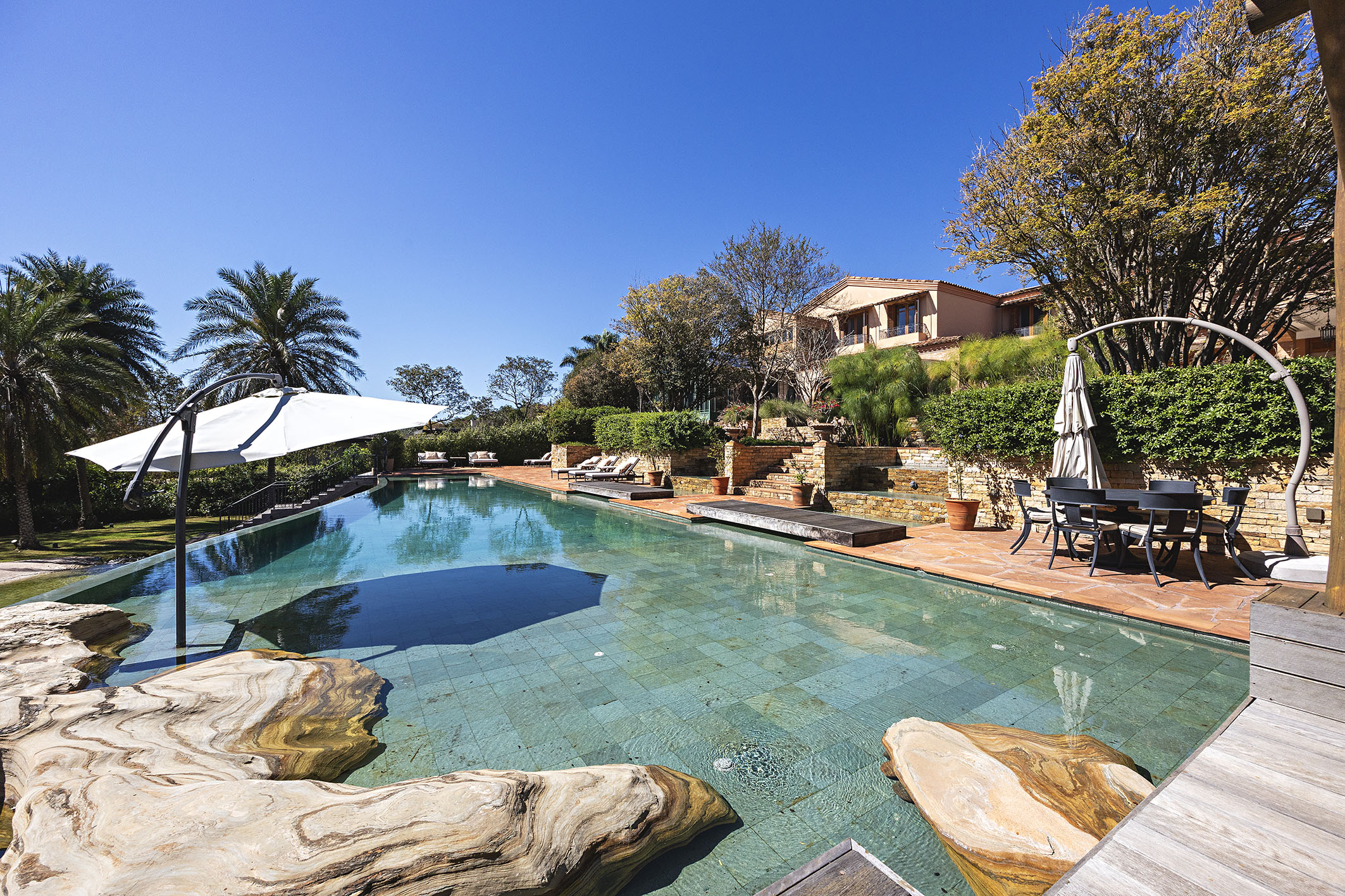  Tuscan-Style Residence in Quinta da Baroneza with an Exclusive Design - 物件實景