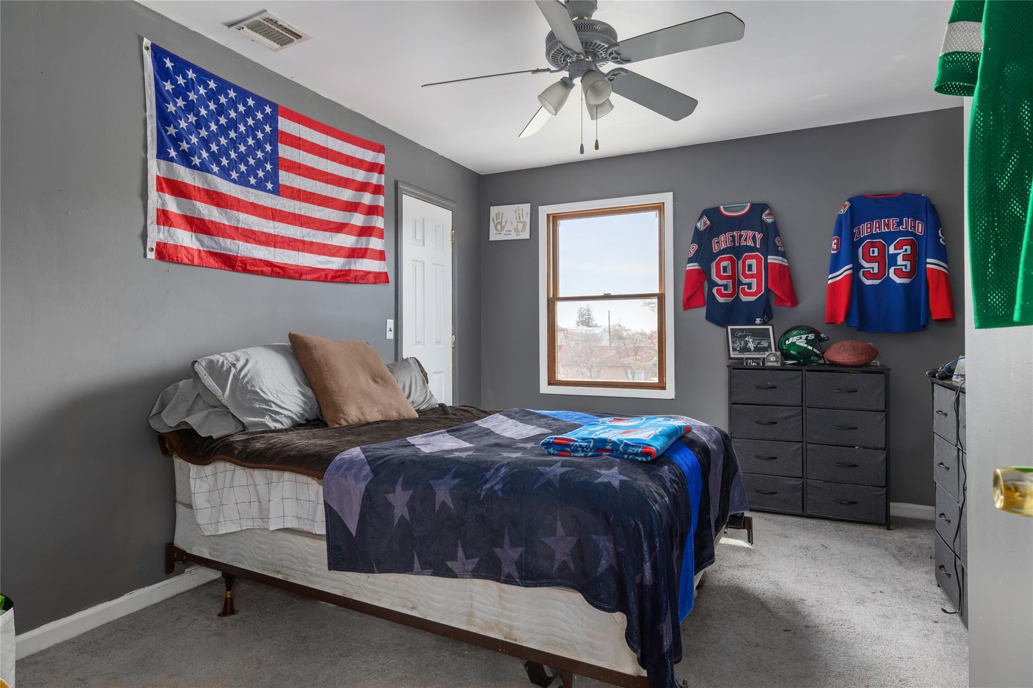 Lindenhurst, New York, 11757, United States, 4 Bedrooms Bedrooms, ,2 BathroomsBathrooms,Residential,For Sale,1935341