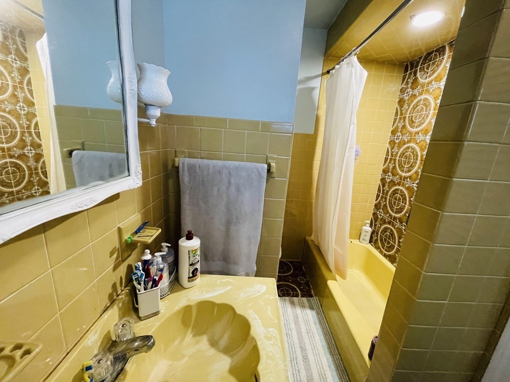 499 Salem St, Medford, Massachusetts, 02155, United States, 4 Bedrooms Bedrooms, ,3 BathroomsBathrooms,Residential,For Sale,499 Salem St,1011019
