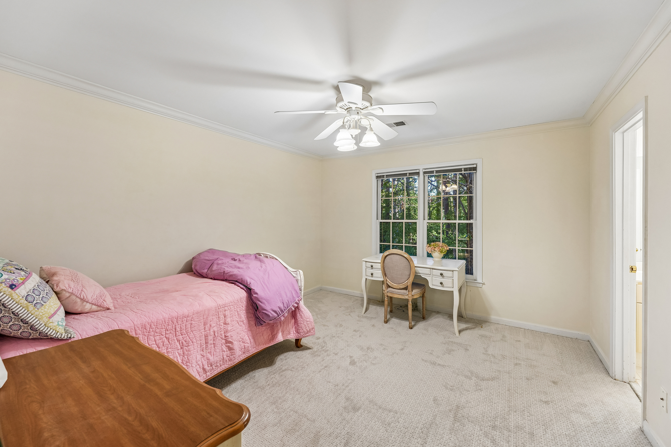 Beautiful, Renovated Daylight Basement Home on Exceptional Lot - 物件實景