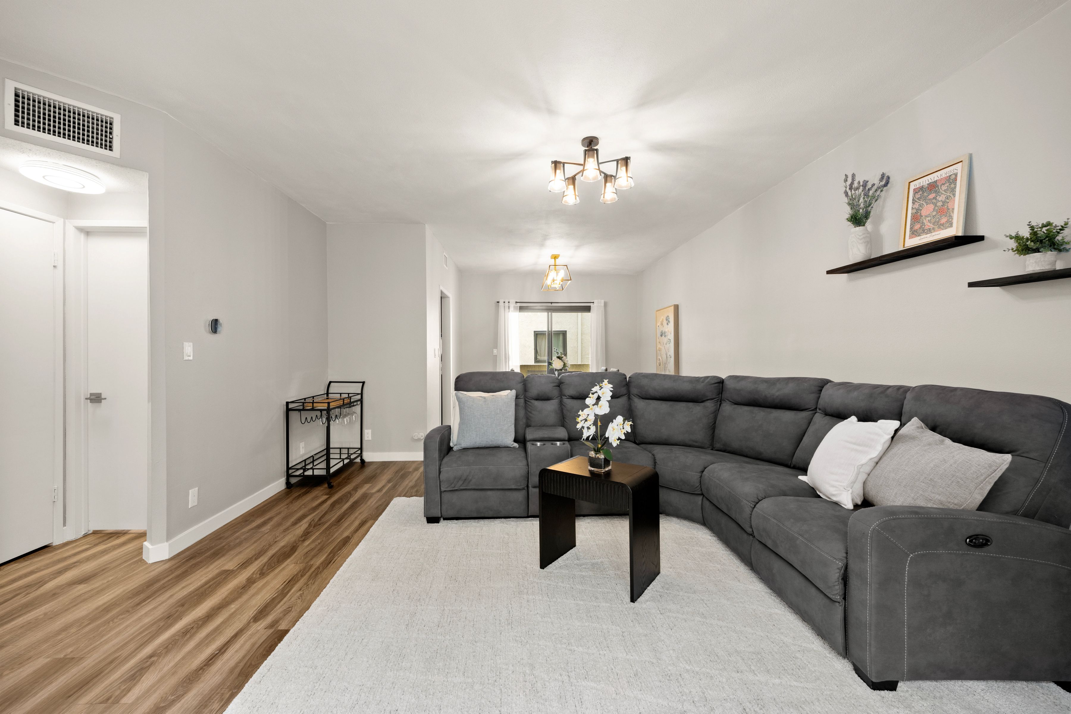  6540 Hayvenhurst Avenue #3 - 物件實景