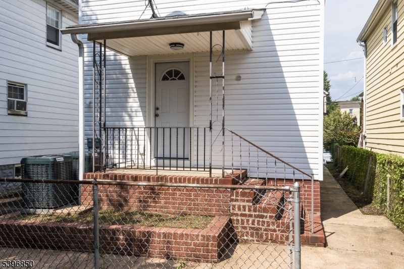 Linden City, New Jersey, 07036, United States, 3 Bedrooms Bedrooms, ,2 BathroomsBathrooms,Residential,For Sale,1991608