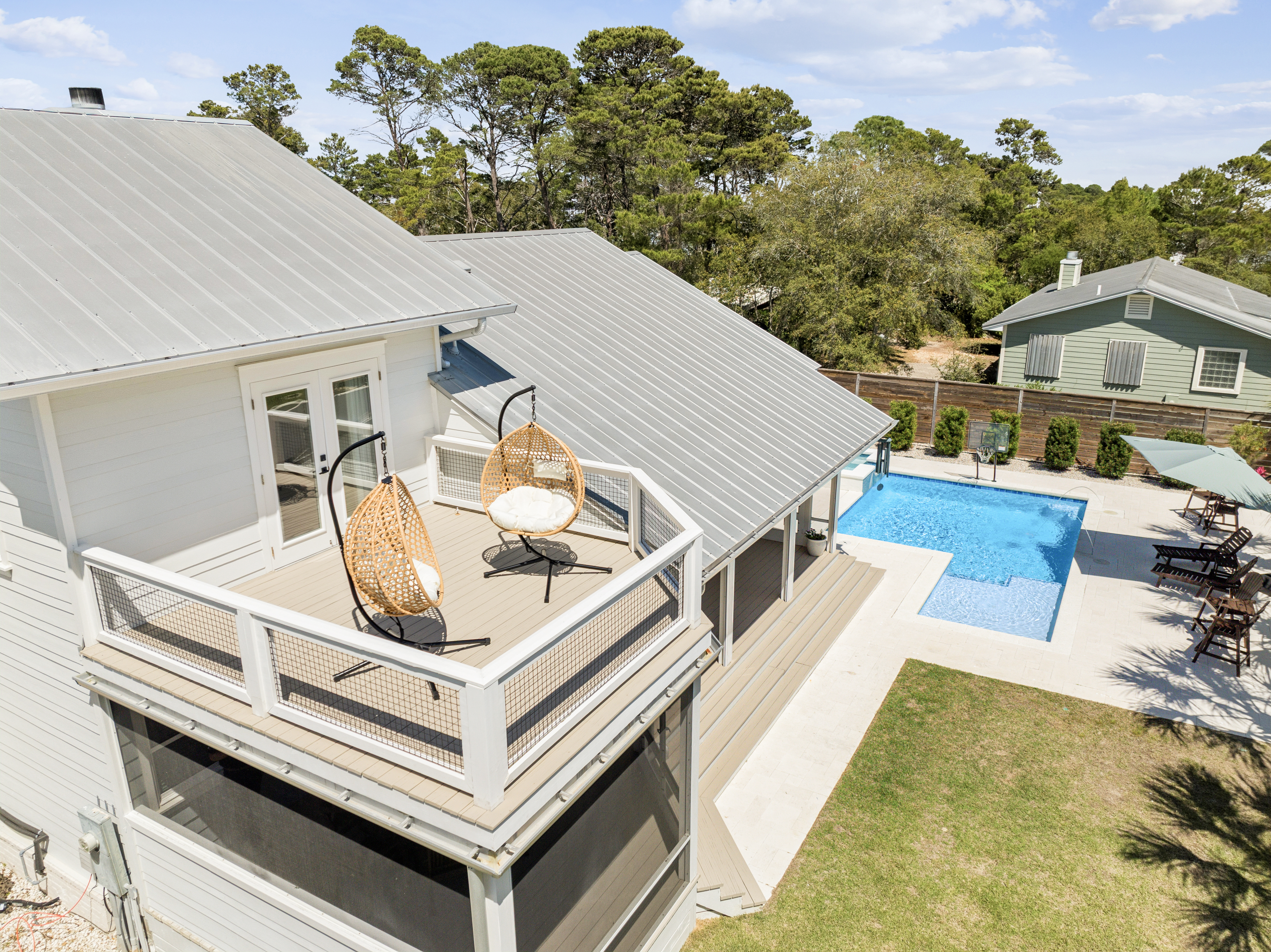  Completely Renovated Home On Half-Acre Lot Near Gulf Place - 物件實景