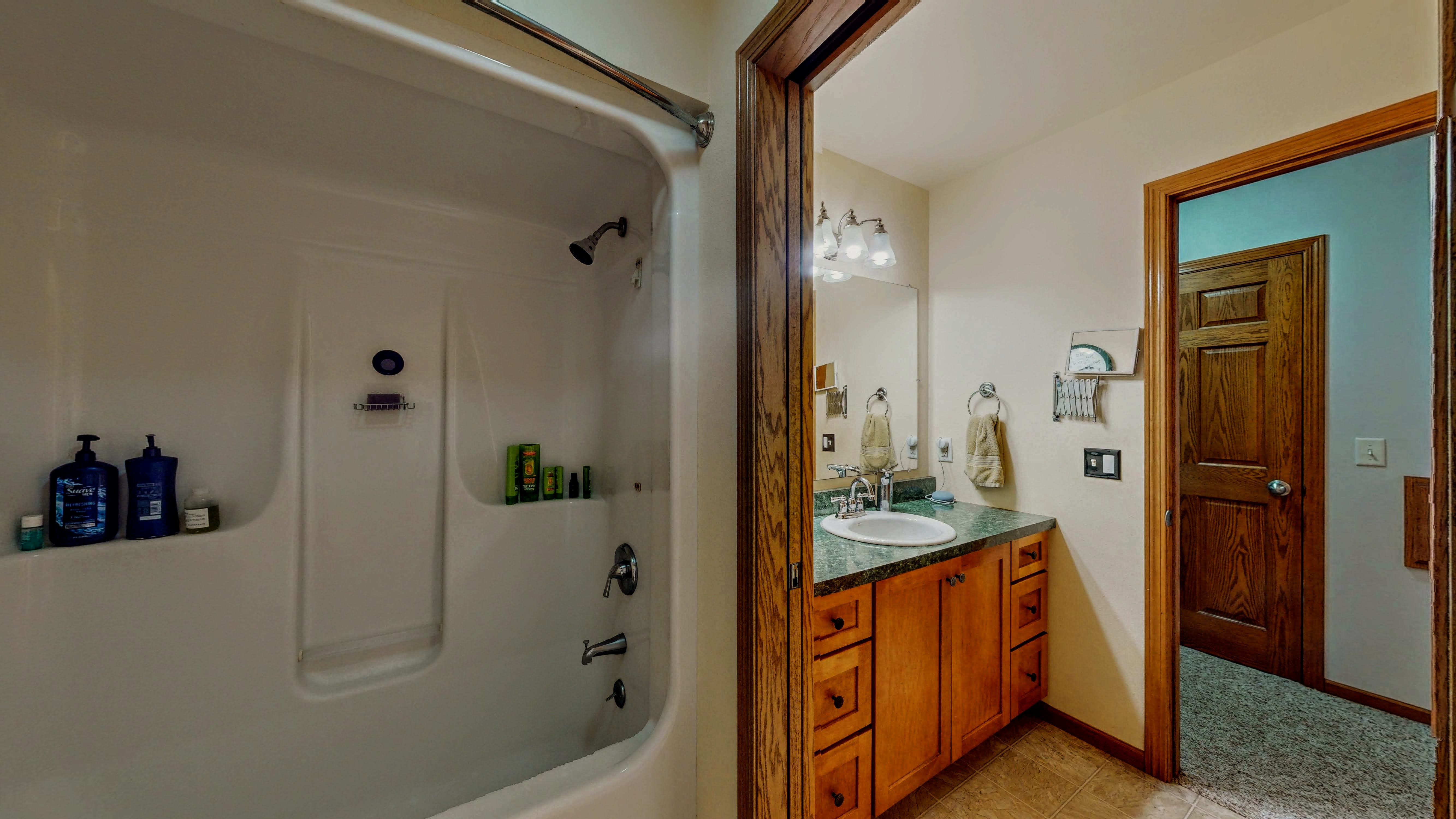 Jefferson, Wisconsin, 53549, United States, 4 Bedrooms Bedrooms, ,4 BathroomsBathrooms,Residential,For Sale,1984363