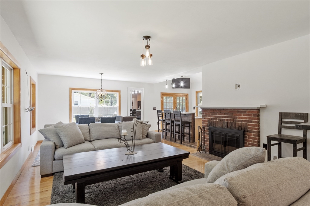 Framingham, Massachusetts, 01701, United States, 4 Bedrooms Bedrooms, ,3 BathroomsBathrooms,Residential,For Sale,1939196