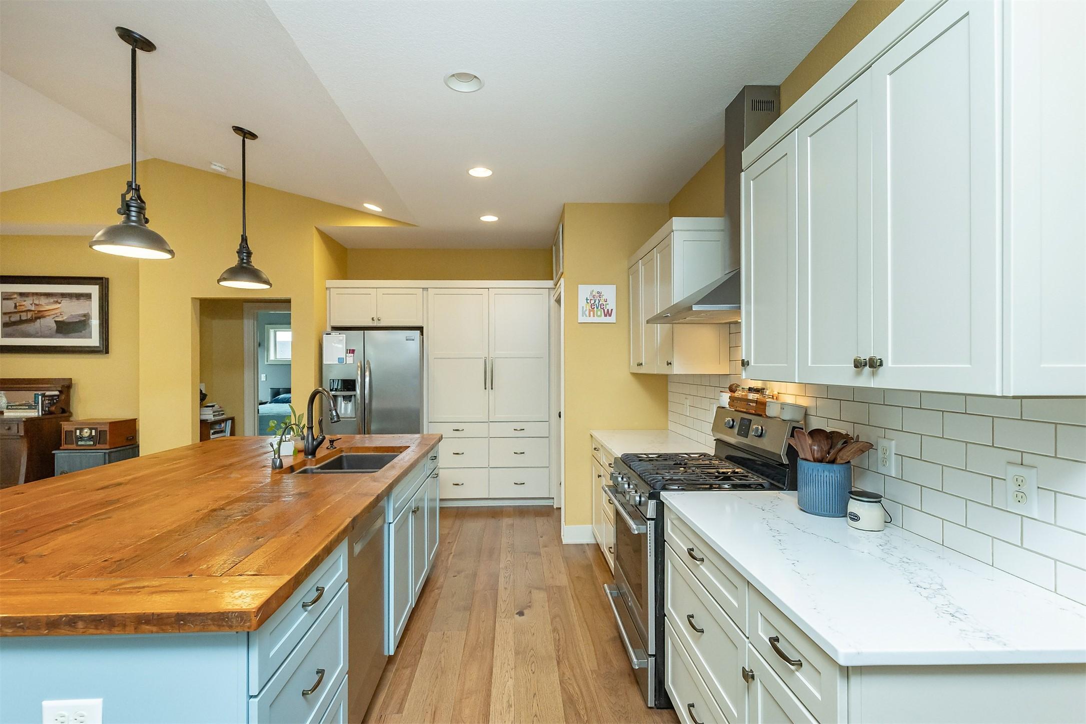 Huxley, Iowa, 50124, United States, 4 Bedrooms Bedrooms, ,3 BathroomsBathrooms,Residential,For Sale,1987061