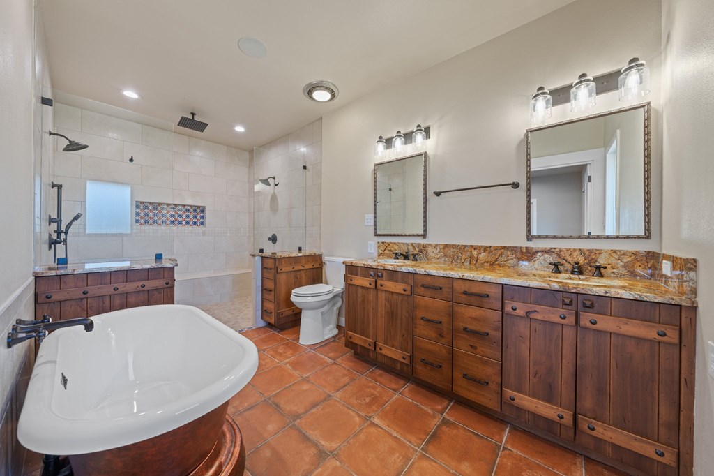 Kerrville, Texas, 78028, United States, 4 Bedrooms Bedrooms, ,5 BathroomsBathrooms,Residential,For Sale,1735504