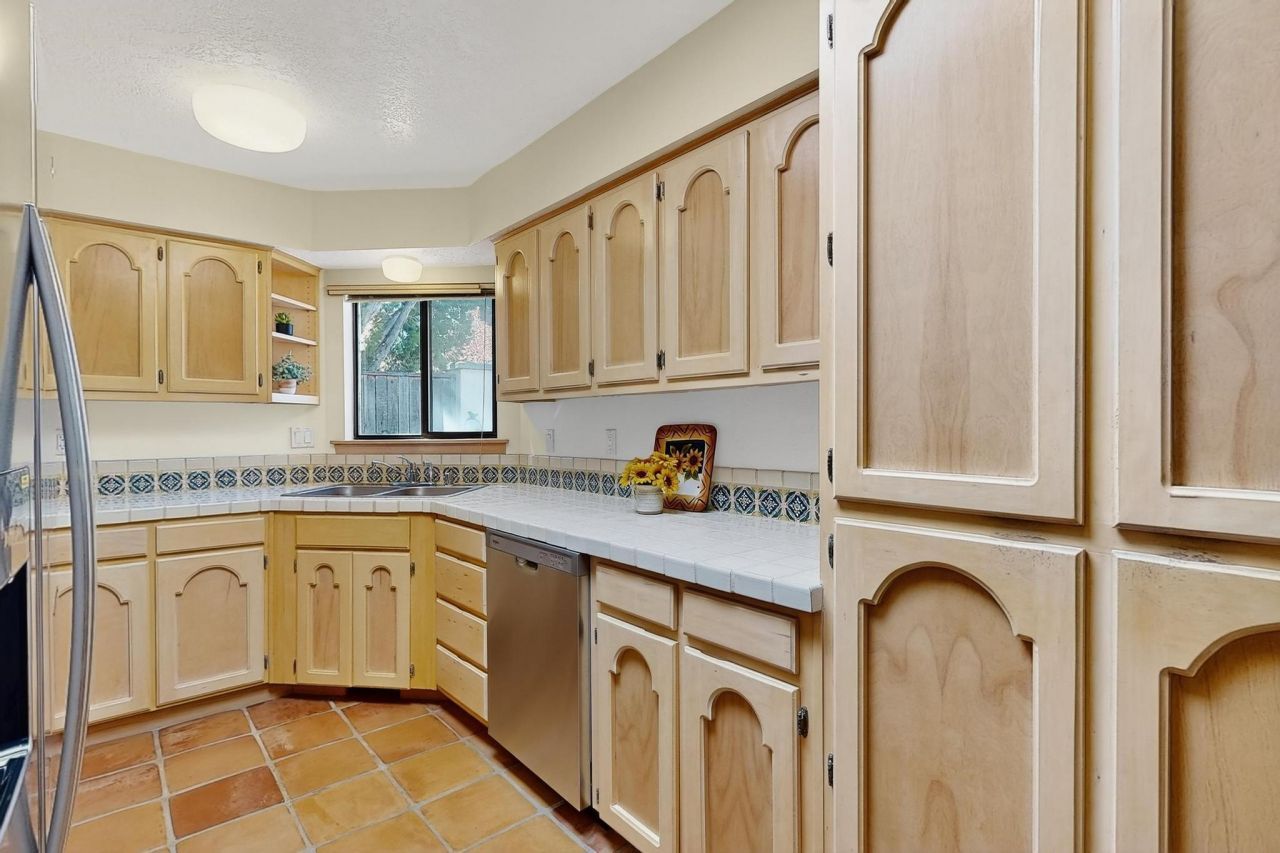 Santa Fe, New Mexico, 87507, United States, 3 Bedrooms Bedrooms, ,2 BathroomsBathrooms,Residential,For Sale,1955311