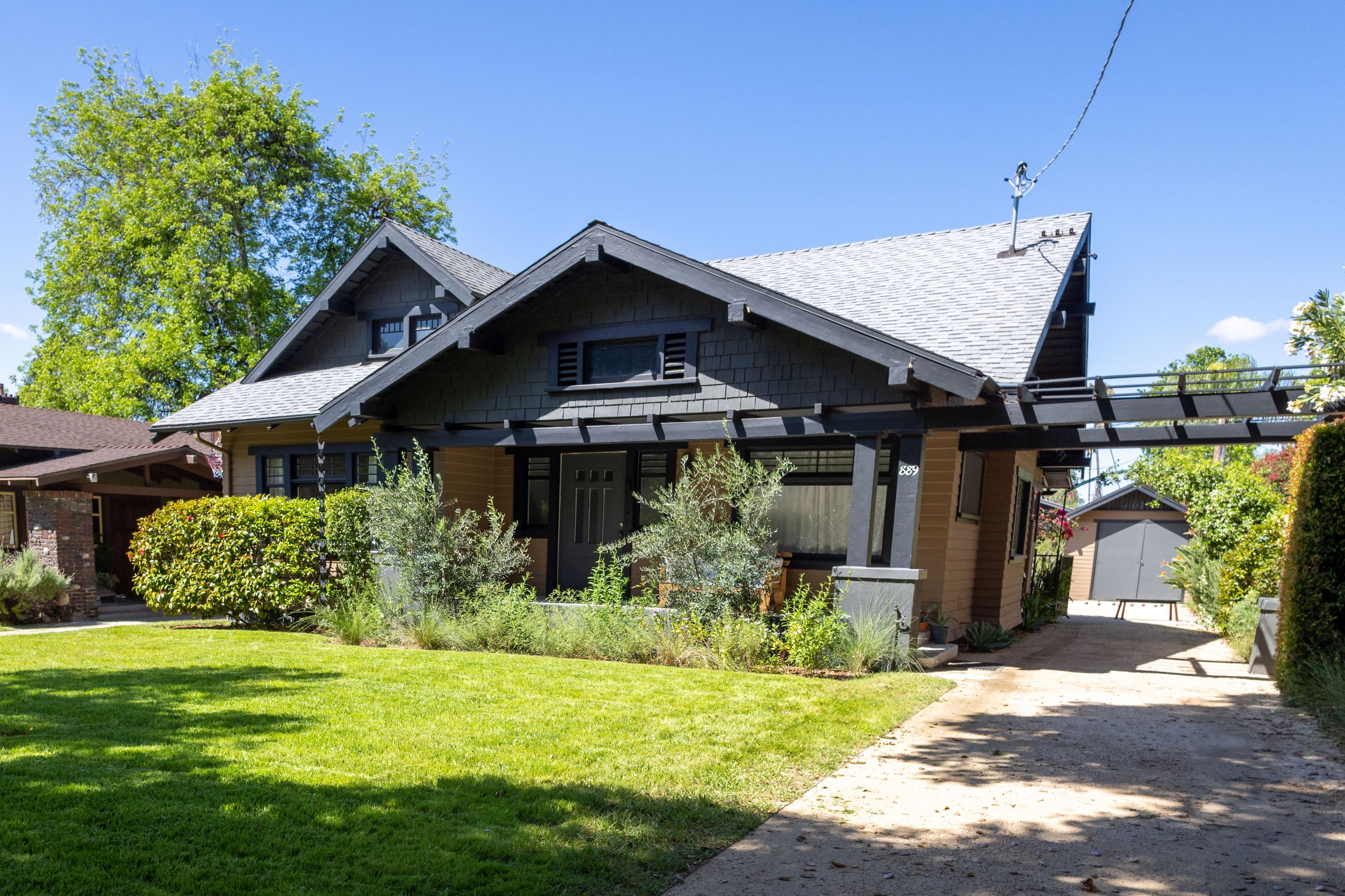  889 North Chester Avenue - 物件實景