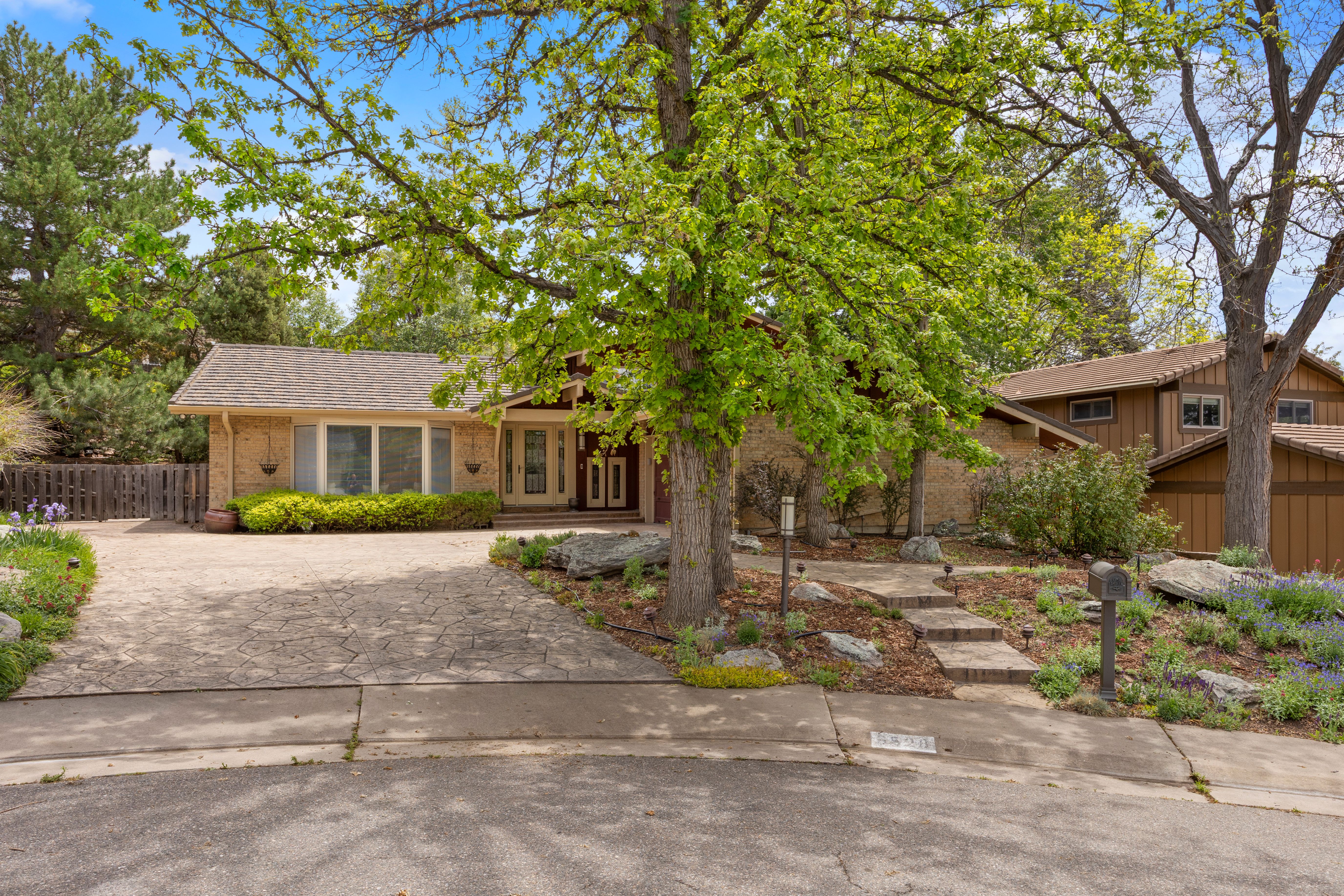  Beautifully Updated Home On Cul-De-Sac In Desirable Heritage Place Neighborhood - 物件實景