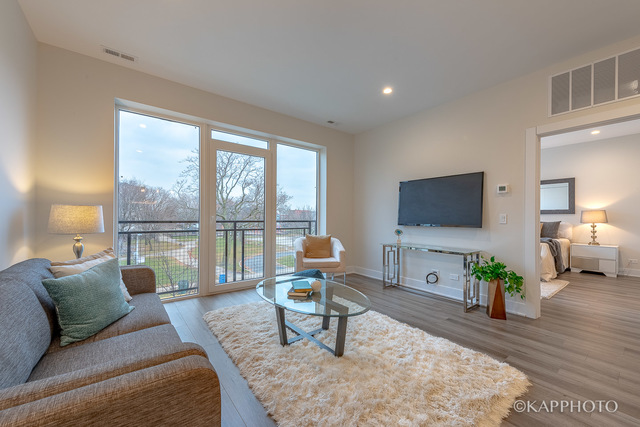 Chicago, Illinois, 60612, United States, 3 Bedrooms Bedrooms, ,2 BathroomsBathrooms,Residential,For Sale,1881356