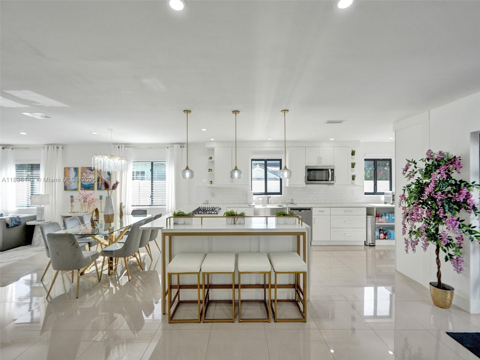 Hollywood, Florida, 33019, United States, 3 Bedrooms Bedrooms, ,2 BathroomsBathrooms,Residential,For Sale,1898660