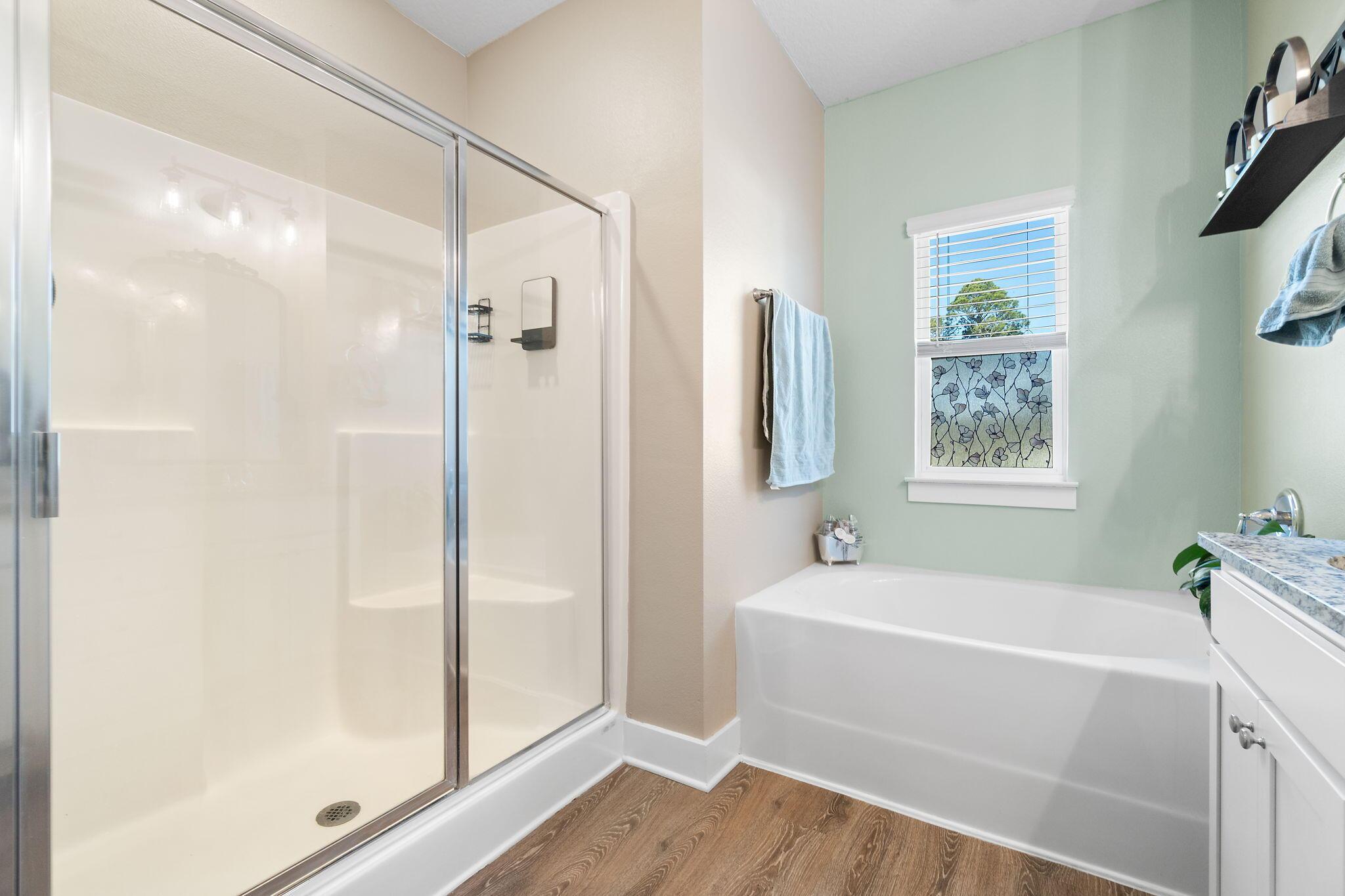 Gulf Breeze, Florida, 32563, United States, 5 Bedrooms Bedrooms, ,3 BathroomsBathrooms,Residential,For Sale,1934954
