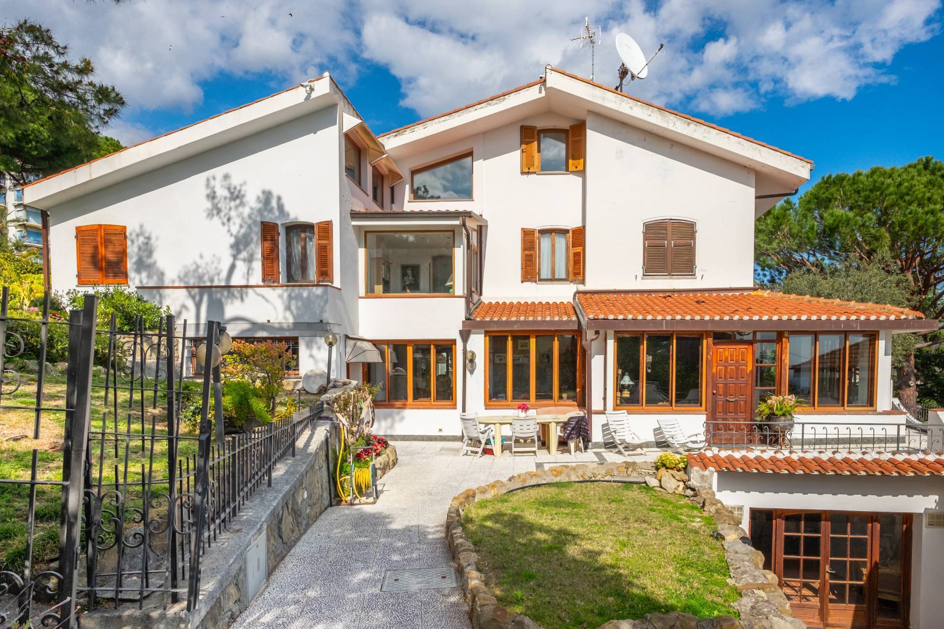 Sanremo, Imperia, 18038, IT, 4 Bedrooms Bedrooms, ,5 BathroomsBathrooms,Residential,For Sale,1796259