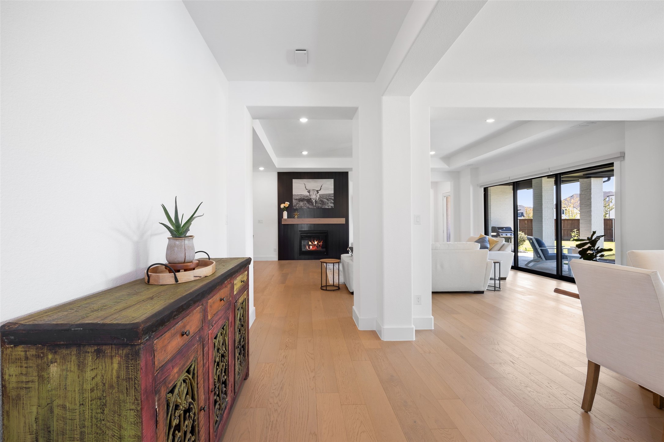 Arlington, Texas, 76005, United States, 4 Bedrooms Bedrooms, ,5 BathroomsBathrooms,Residential,For Sale,1963116