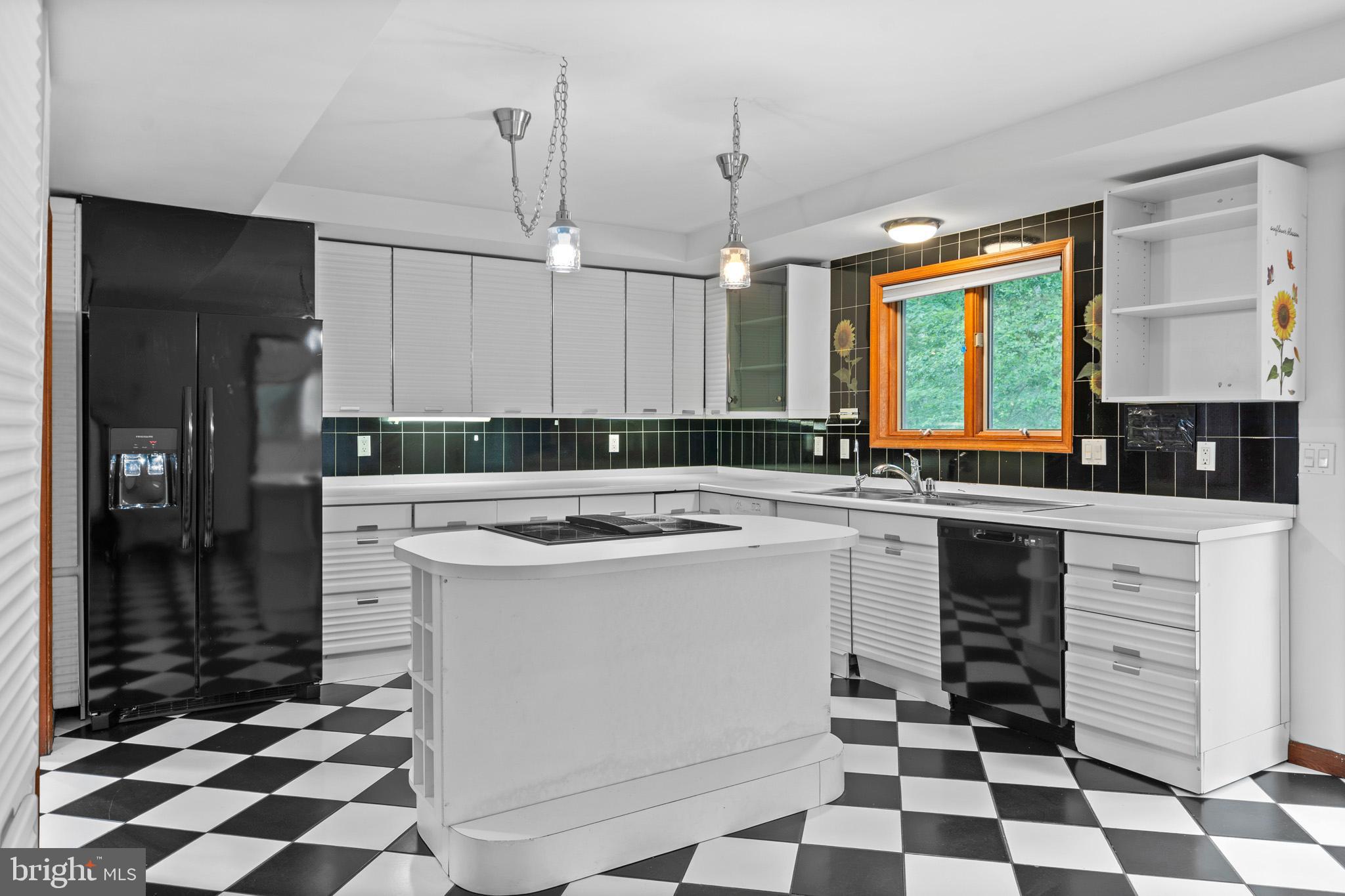 La Plata, Maryland, 20646, United States, 5 Bedrooms Bedrooms, ,4 BathroomsBathrooms,Residential,For Sale,1928558