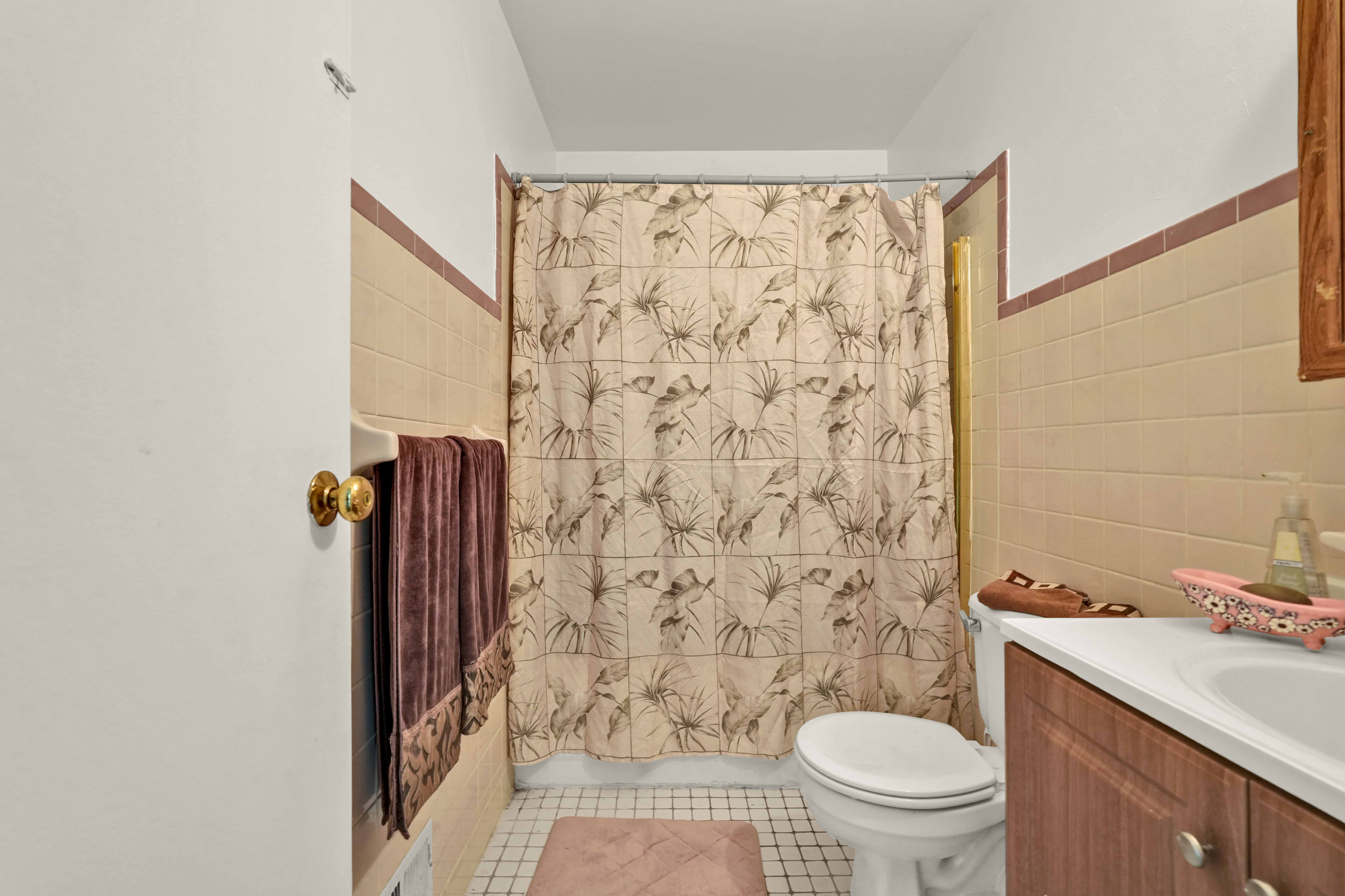 Bronx, New York, 10455, United States, 3 Bedrooms Bedrooms, ,2 BathroomsBathrooms,Residential,For Sale,1931439