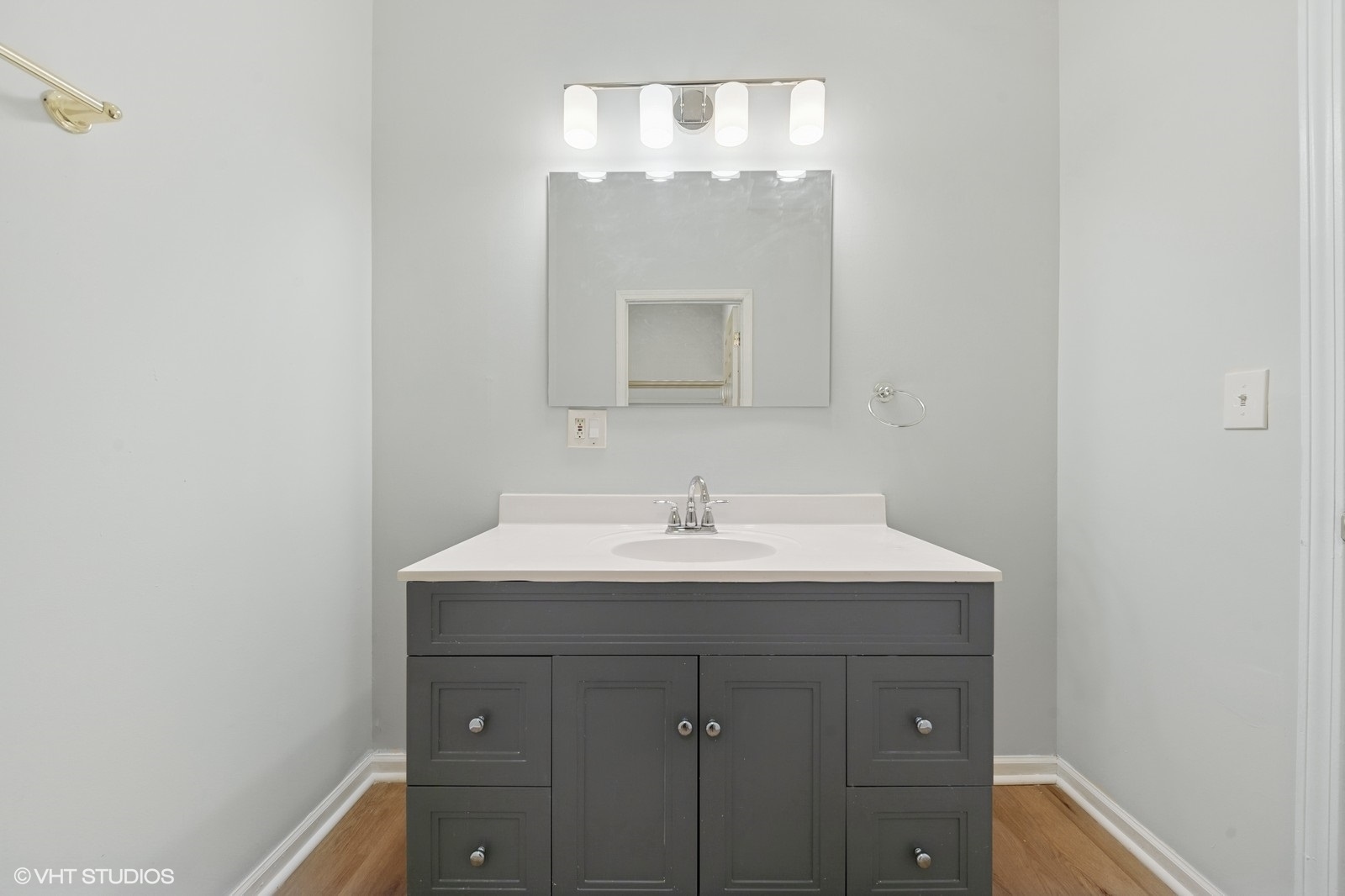 Chicago, Illinois, 60637, United States, 4 Bedrooms Bedrooms, ,3 BathroomsBathrooms,Residential,For Sale,1777528