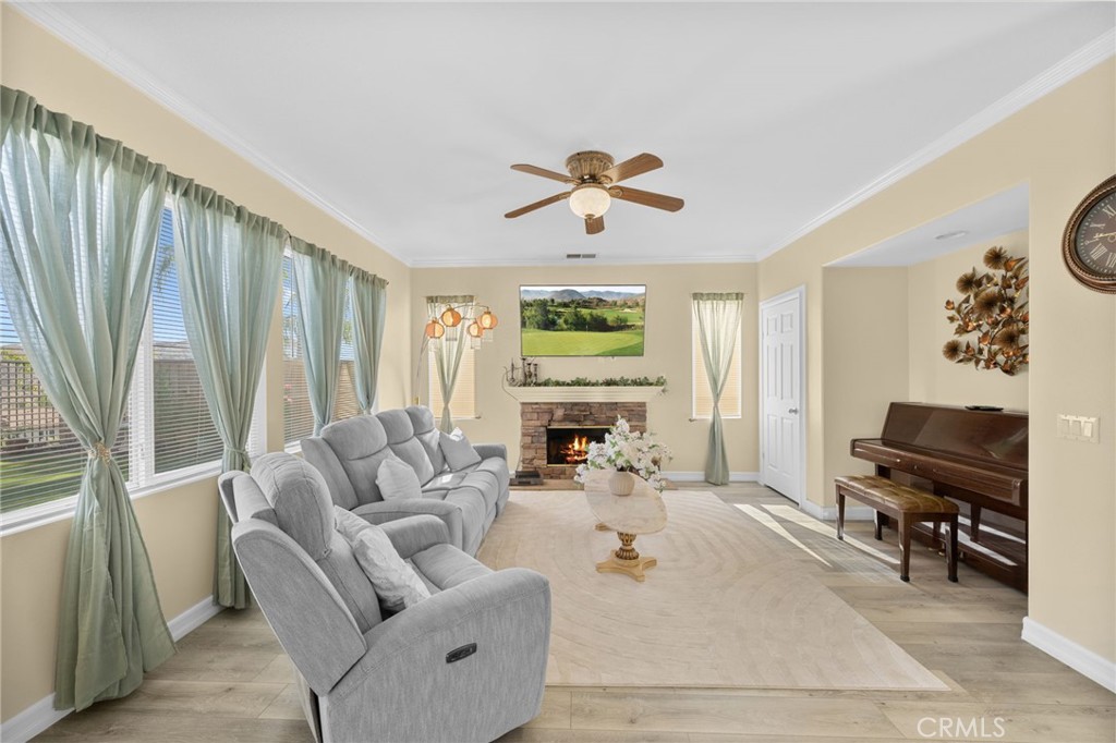 Lake Elsinore, California, 92532, United States, 5 Bedrooms Bedrooms, ,4 BathroomsBathrooms,Residential,For Sale,1989884