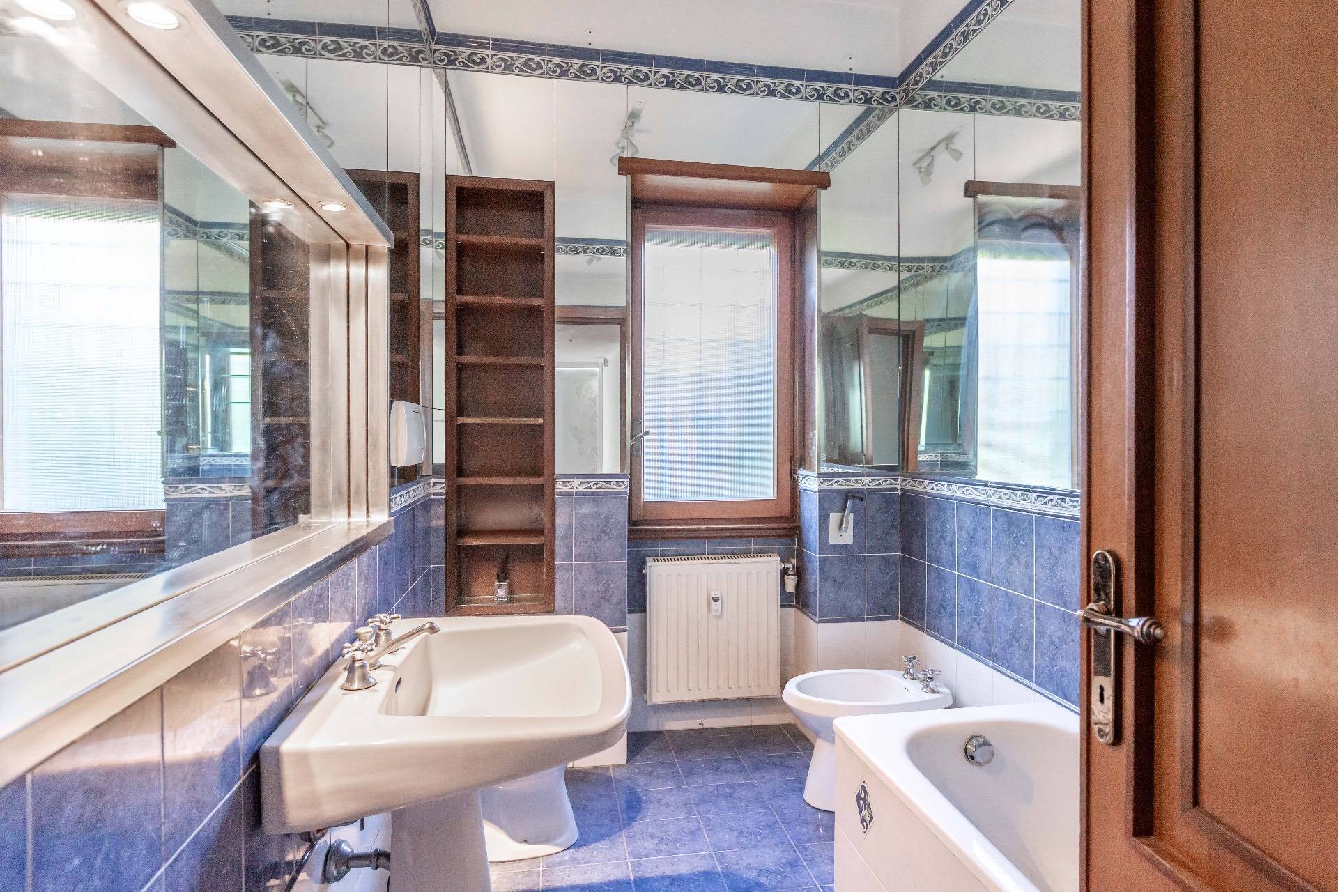 Roma, Roma, 00100, IT, 3 Bedrooms Bedrooms, ,2 BathroomsBathrooms,Residential,For Sale,1963202