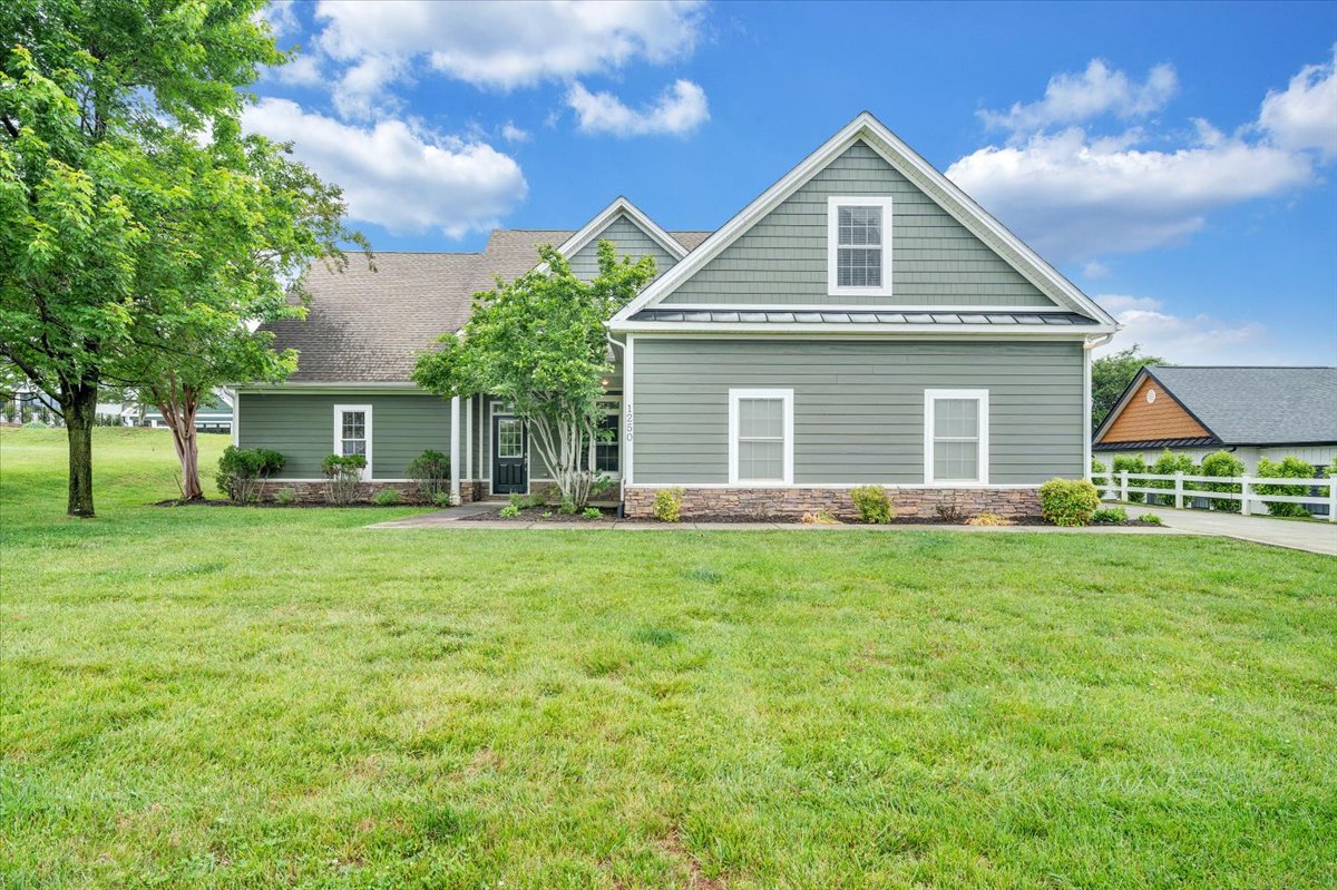 Huddleston, Virginia, 24104, United States, 4 Bedrooms Bedrooms, ,4 BathroomsBathrooms,Residential,For Sale,2048445