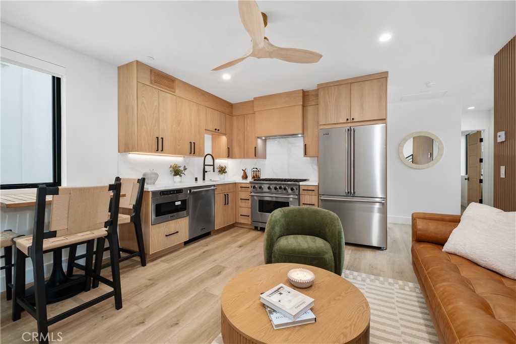 Newport Beach, California, 92663, United States, 5 Bedrooms Bedrooms, ,6 BathroomsBathrooms,Residential,For Sale,1993408