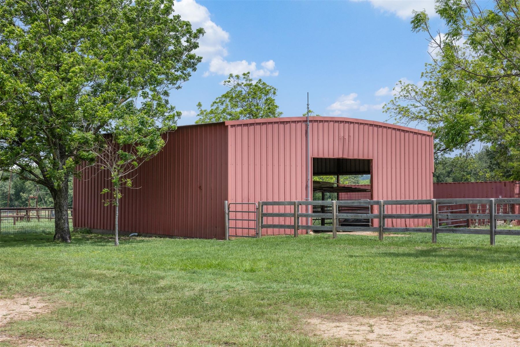  1016 County Road 306, Rockdale, TX 76567 - 物件實景