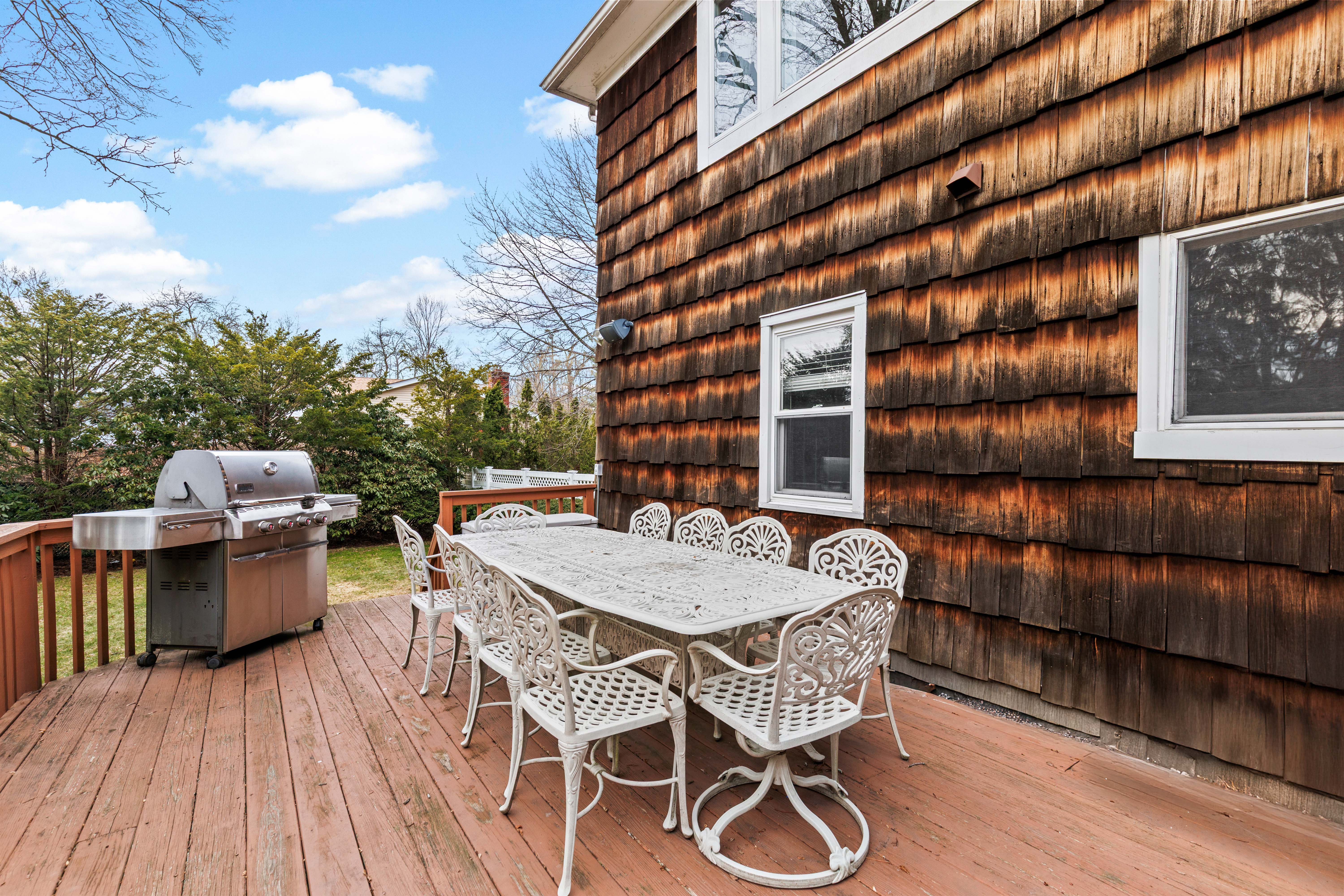  A beautiful, gracious colonial with a circular driveway. - 物件實景
