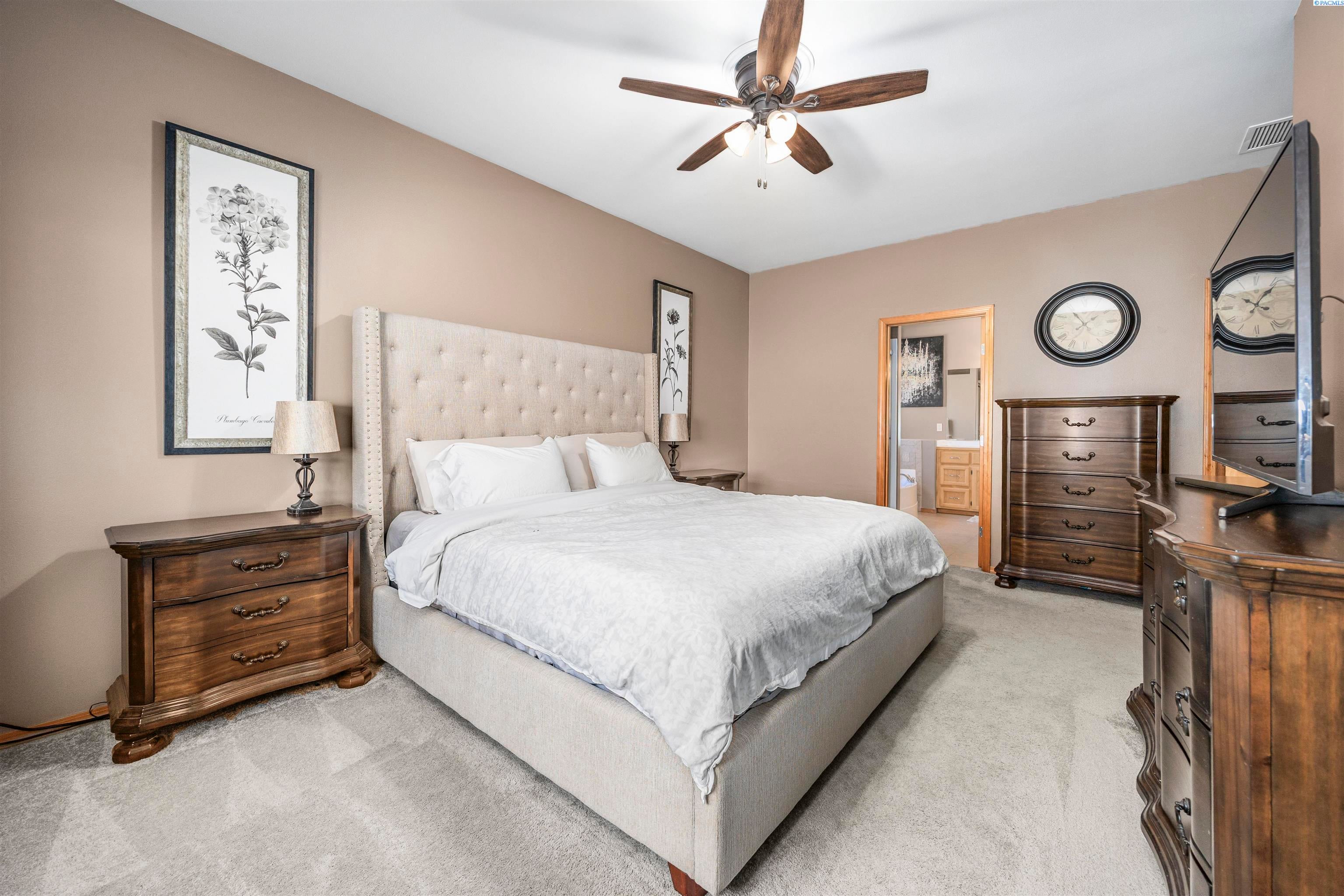 Kennewick, Washington, 99338, United States, 4 Bedrooms Bedrooms, ,2 BathroomsBathrooms,Residential,For Sale,1981833