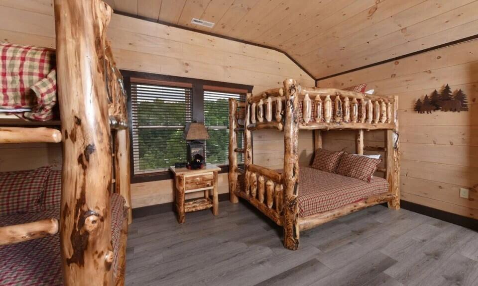 Sevierville, Tennessee, 37876, United States, 16 Bedrooms Bedrooms, ,17 BathroomsBathrooms,Residential,For Sale,1977076