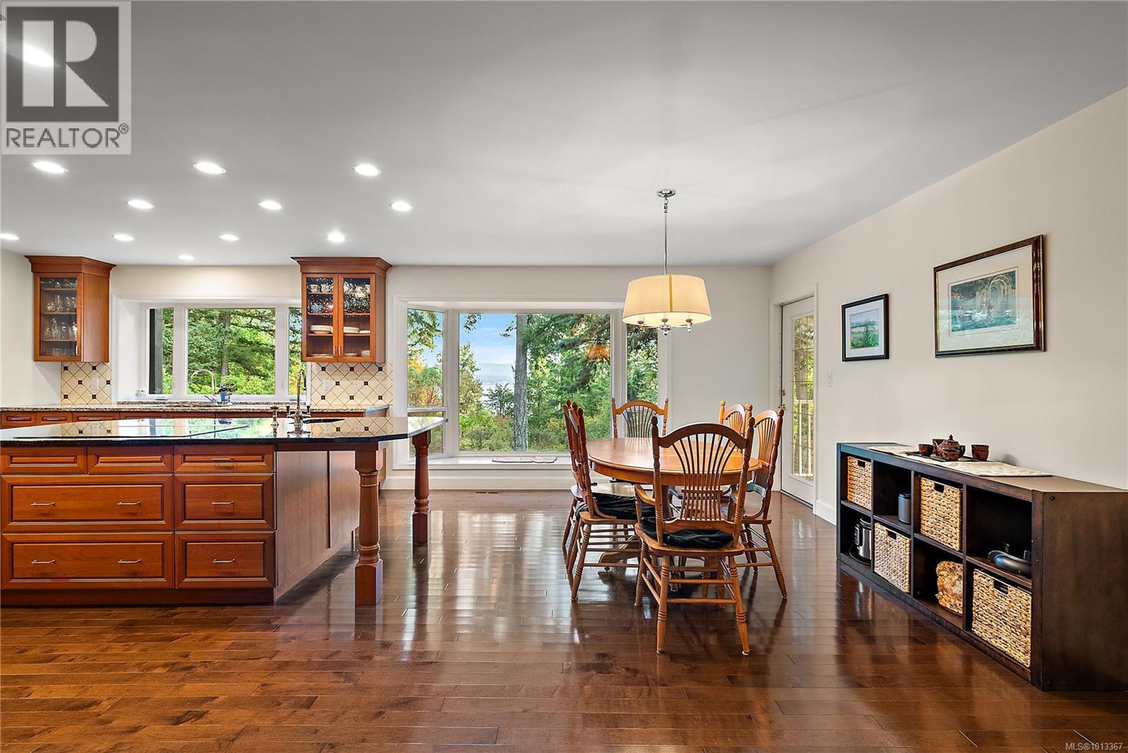 NORTH SAANICH, British Columbia, V8L 5L5, CA, 5 Bedrooms Bedrooms, ,4 BathroomsBathrooms,Residential,For Sale,1946996