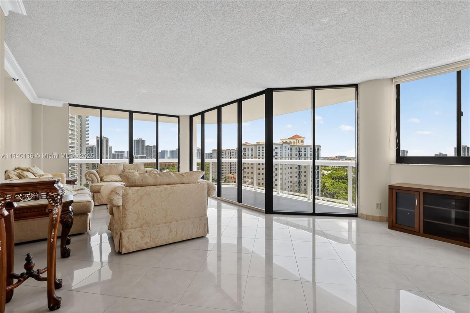 Aventura, Florida, 33180, United States, 2 Bedrooms Bedrooms, ,2 BathroomsBathrooms,Residential,For Sale,1898745