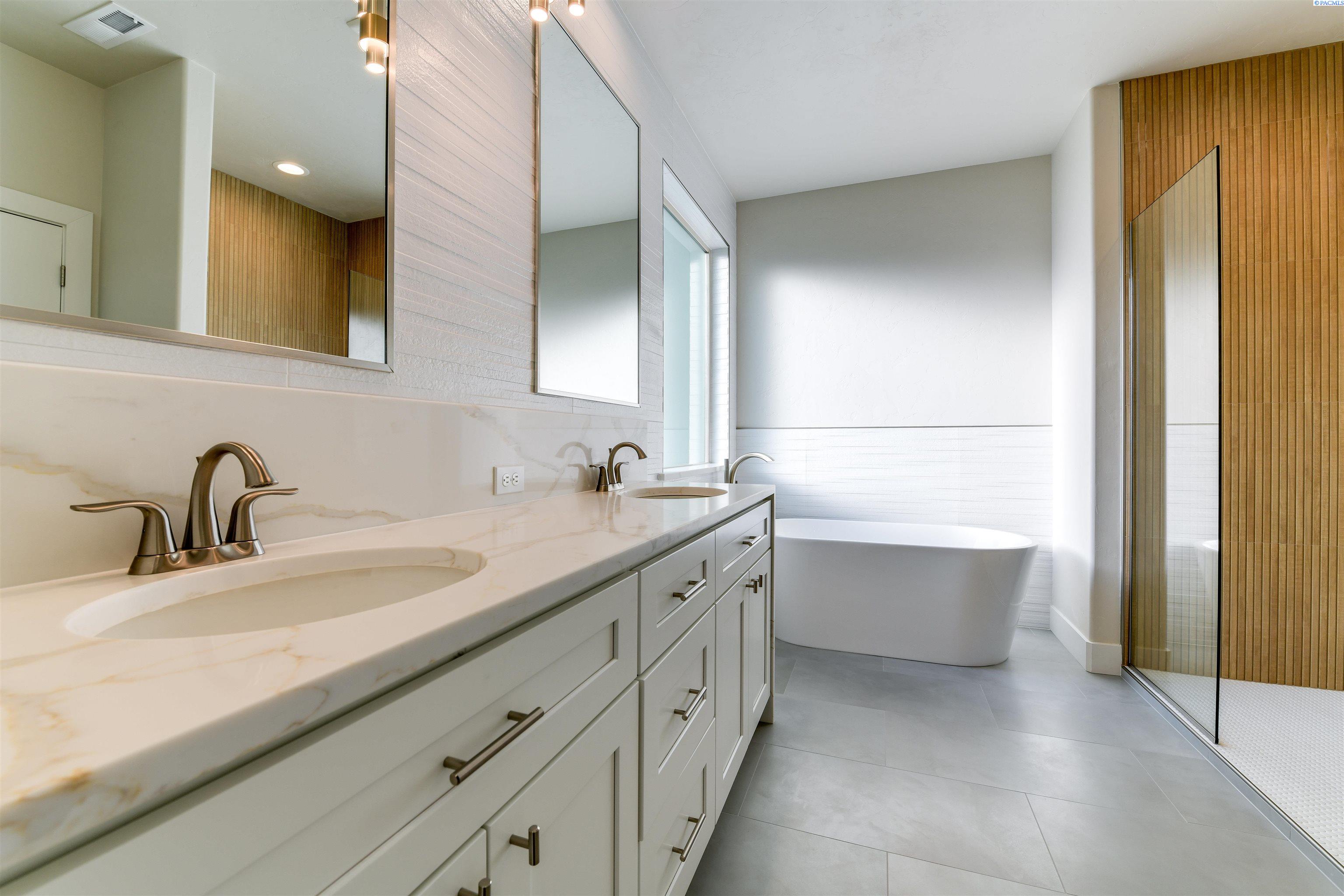 Richland, Washington, 99352, United States, 3 Bedrooms Bedrooms, ,2 BathroomsBathrooms,Residential,For Sale,1898380