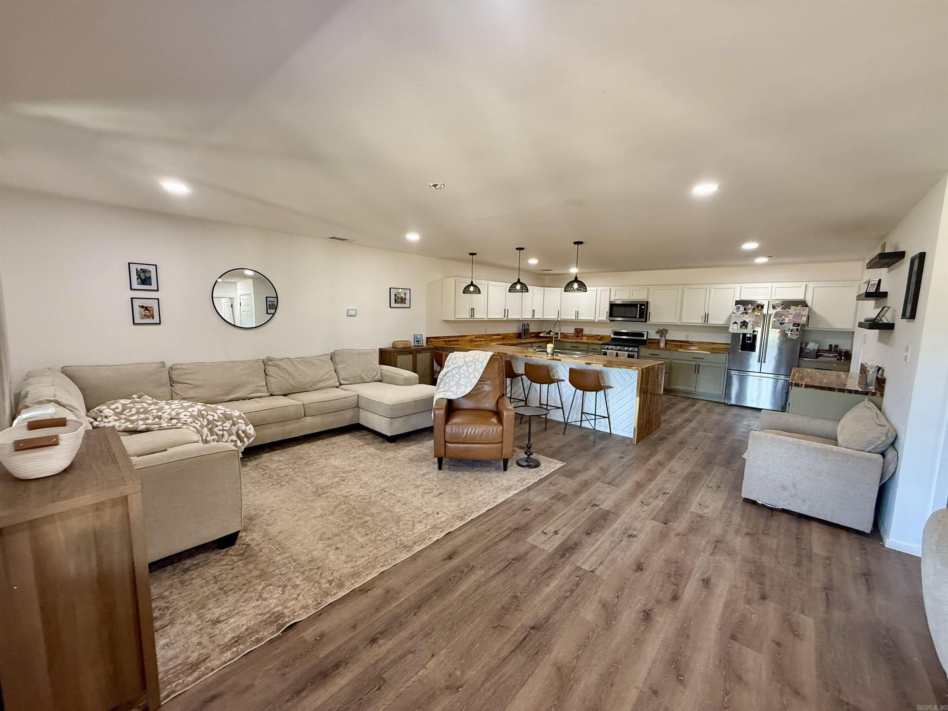 Traskwood, Arkansas, 72167, United States, 5 Bedrooms Bedrooms, ,4 BathroomsBathrooms,Residential,For Sale,1976094