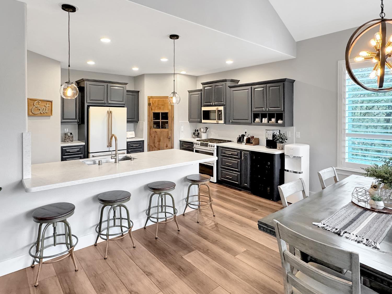 Colfax, California, 95713, United States, 5 Bedrooms Bedrooms, ,3 BathroomsBathrooms,Residential,For Sale,2002832