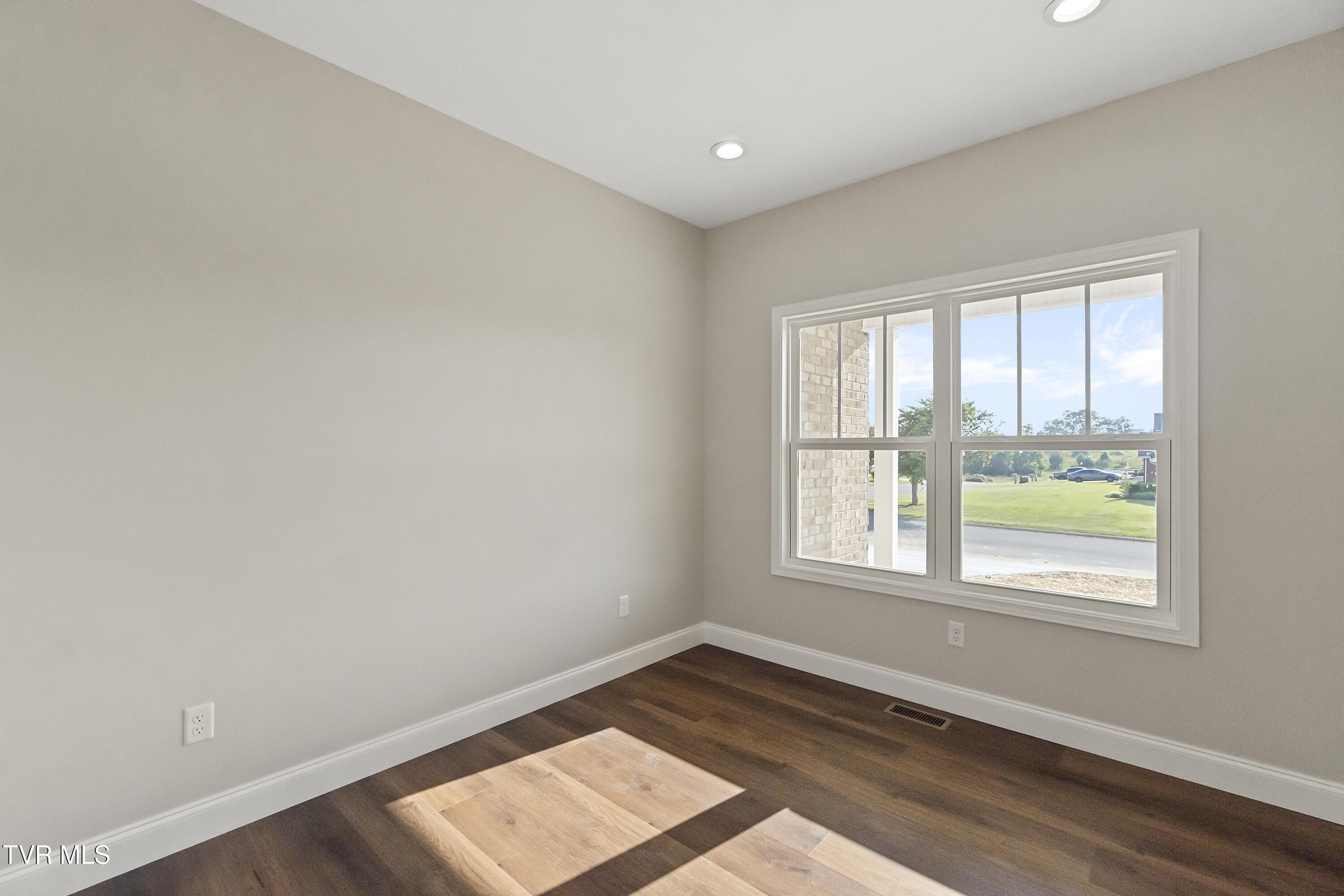 Greeneville, Tennessee, 37745, United States, 3 Bedrooms Bedrooms, ,2 BathroomsBathrooms,Residential,For Sale,1984464