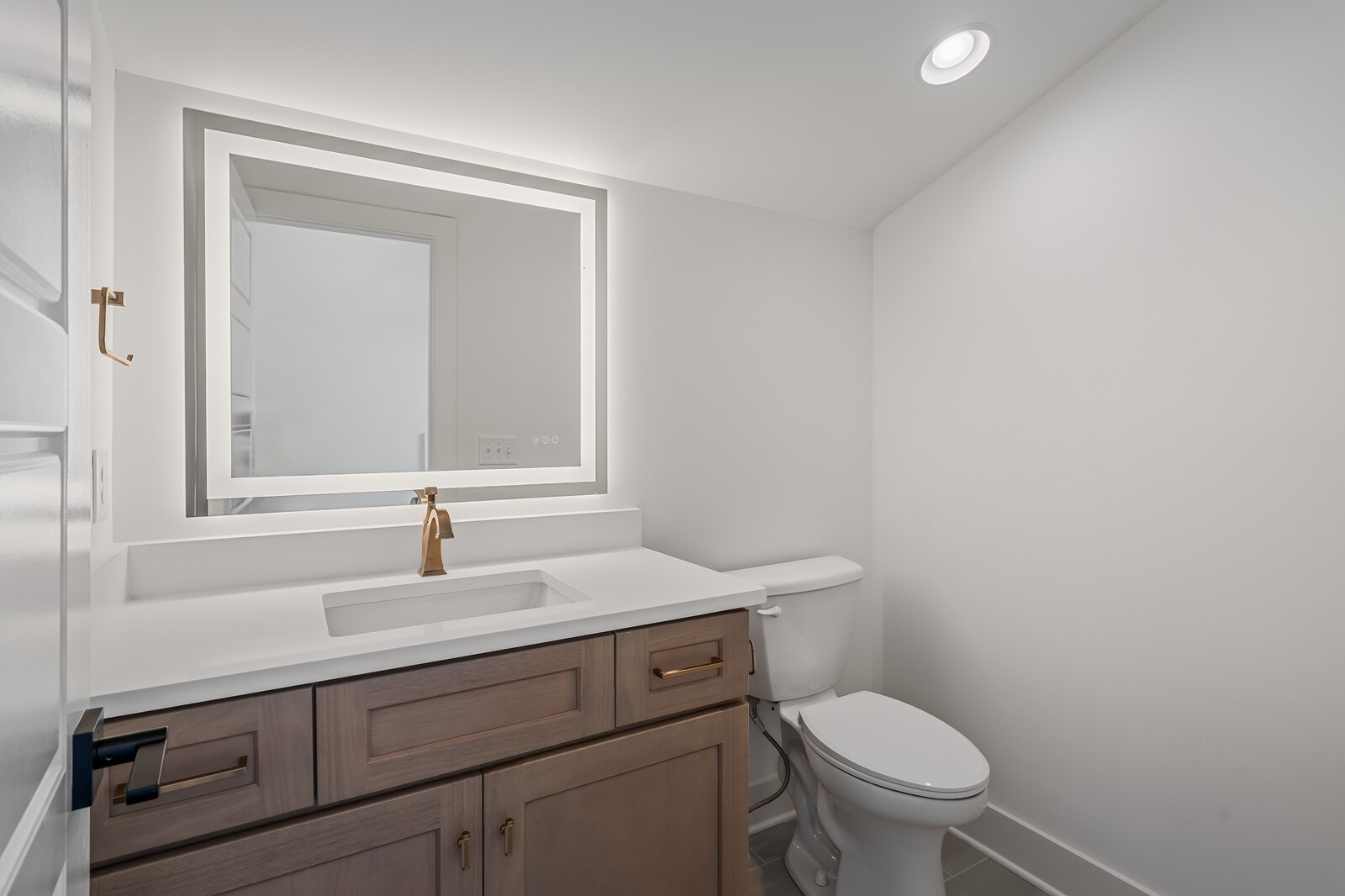 Nashville, Tennessee, 37206, United States, 4 Bedrooms Bedrooms, ,7 BathroomsBathrooms,Residential,For Sale,1989518