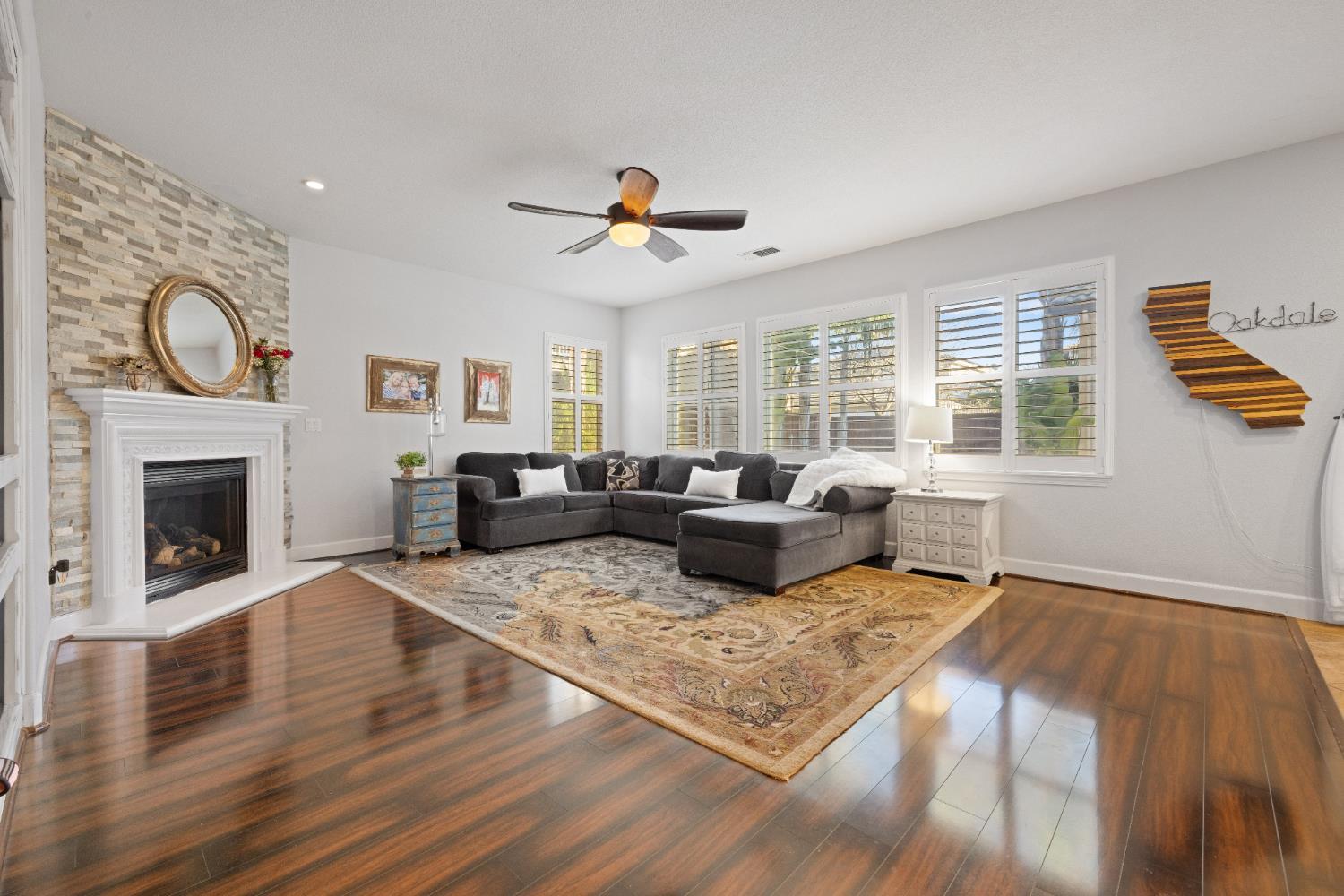 Oakdale, California, 95361, United States, 4 Bedrooms Bedrooms, ,4 BathroomsBathrooms,Residential,For Sale,2011319