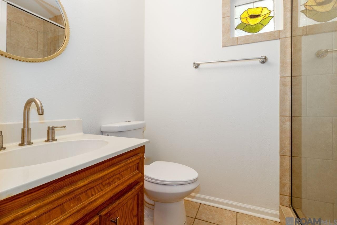 Baton Rouge, Louisiana, 70817, United States, 5 Bedrooms Bedrooms, ,4 BathroomsBathrooms,Residential,For Sale,1984389