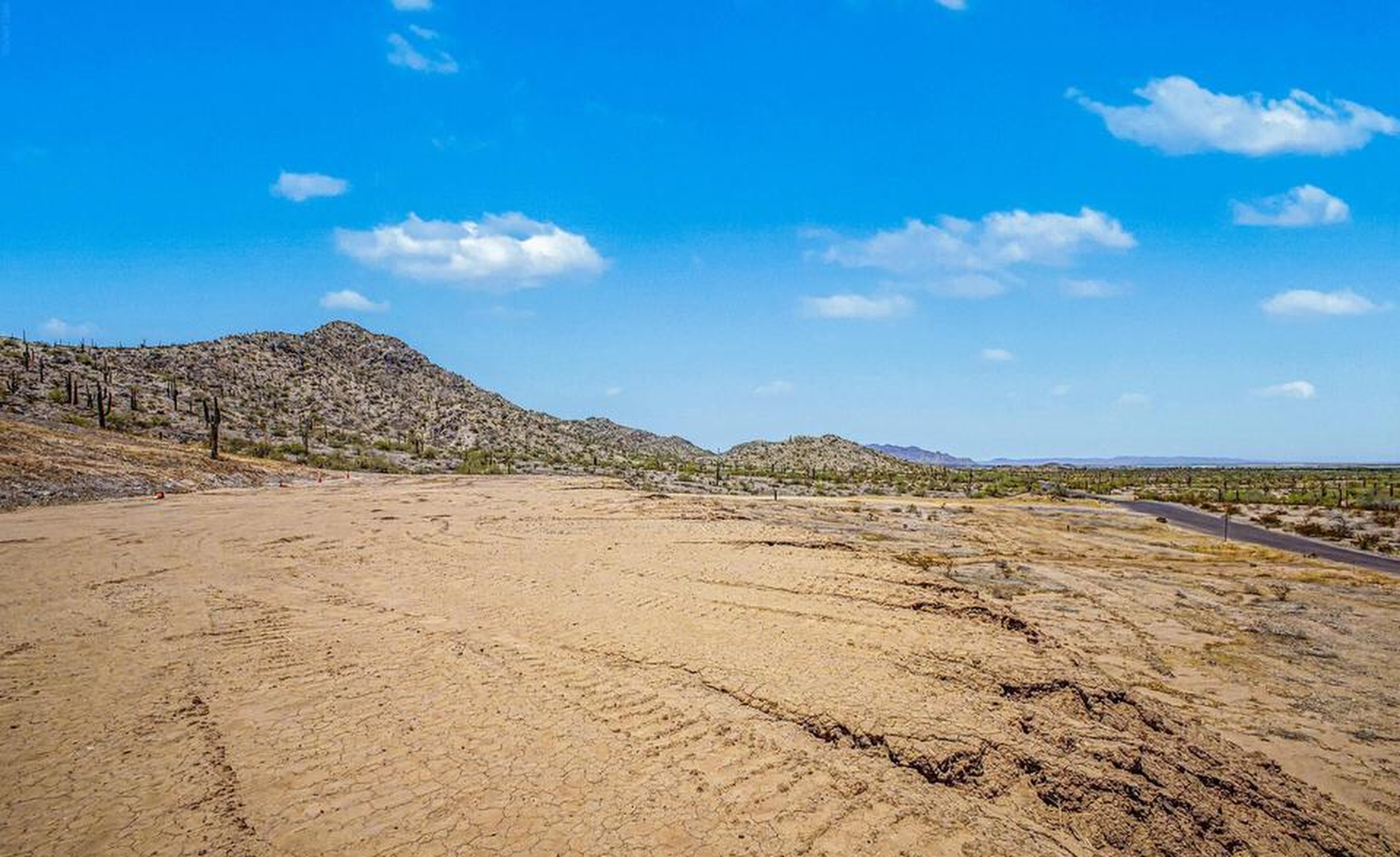  12608 N Sleeping Coyote Drive  Oro Valley, AZ - 物件實景