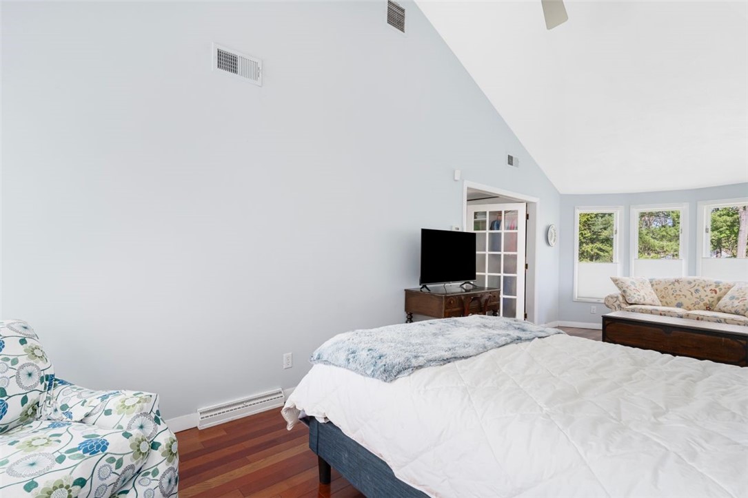 Warwick, Rhode Island, 02886, United States, 4 Bedrooms Bedrooms, ,2 BathroomsBathrooms,Residential,For Sale,1918180