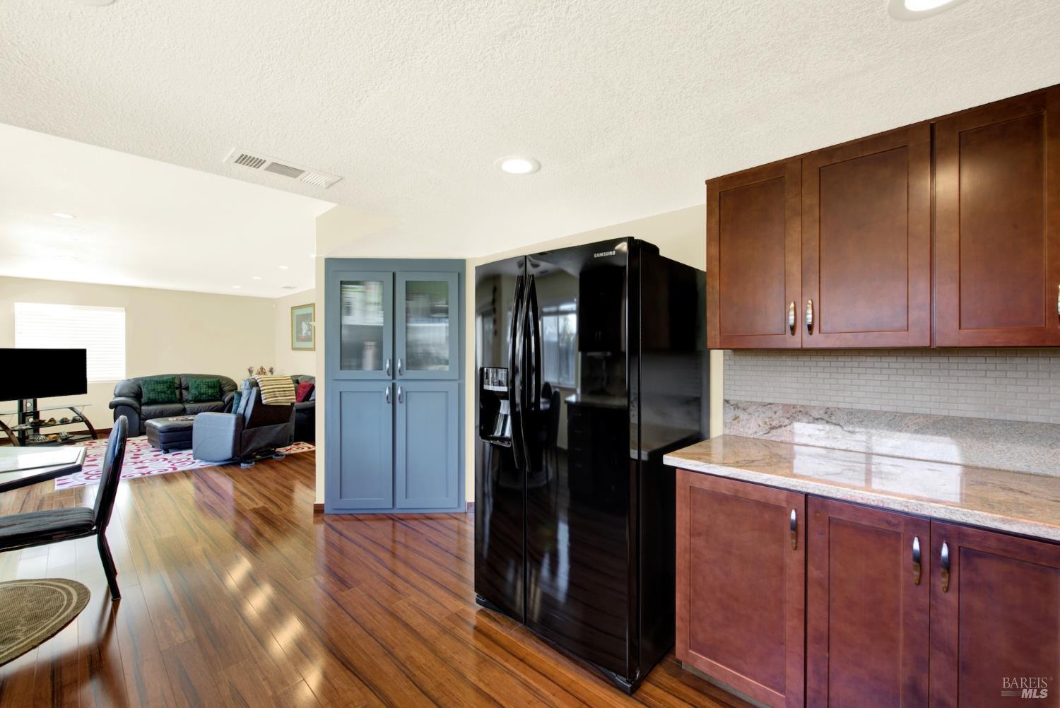 Dixon, California, 95620, United States, 4 Bedrooms Bedrooms, ,3 BathroomsBathrooms,Residential,For Sale,1987907