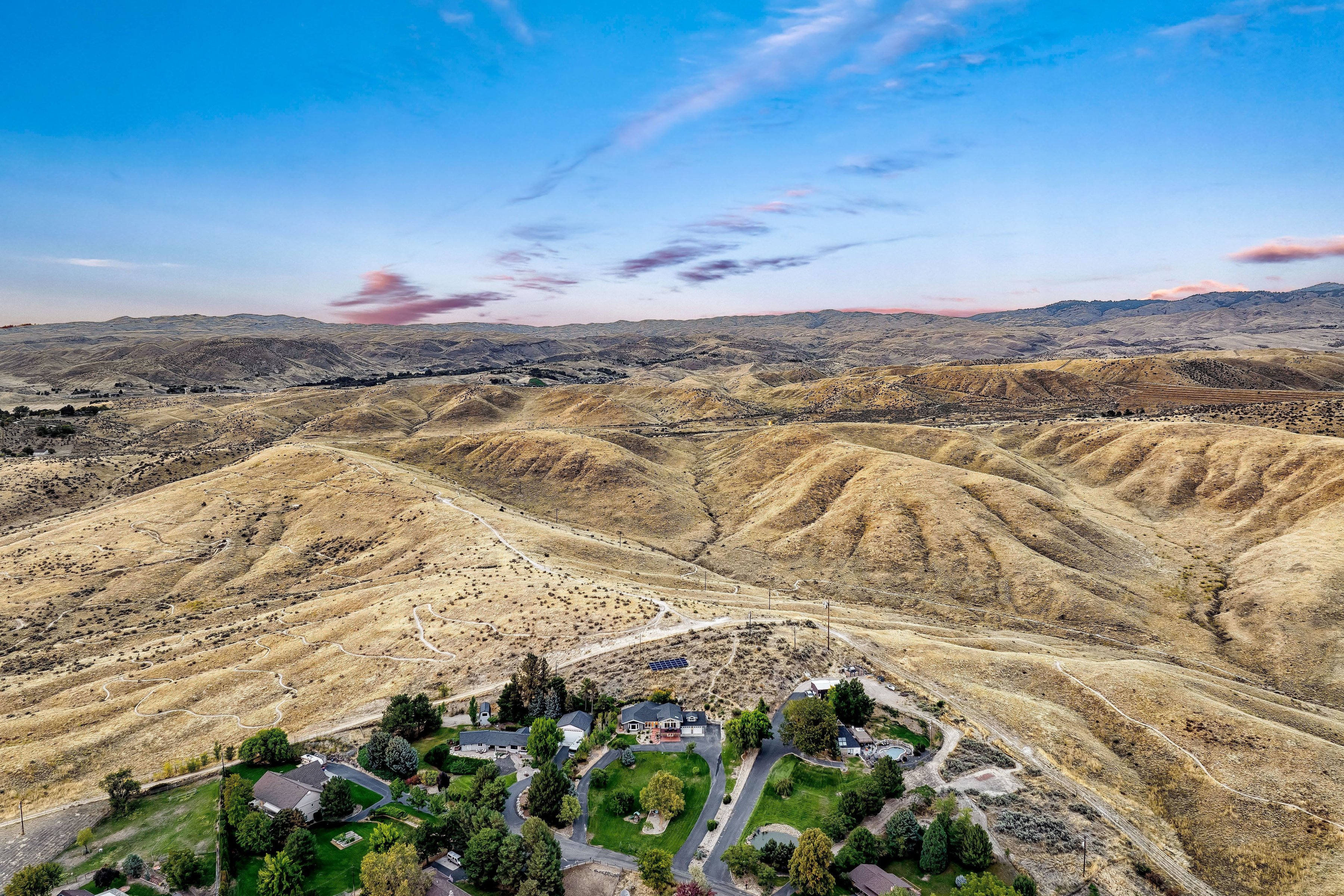  Architectural Foothills Retreat with Valley Views & Direct Trail Access - 物件實景