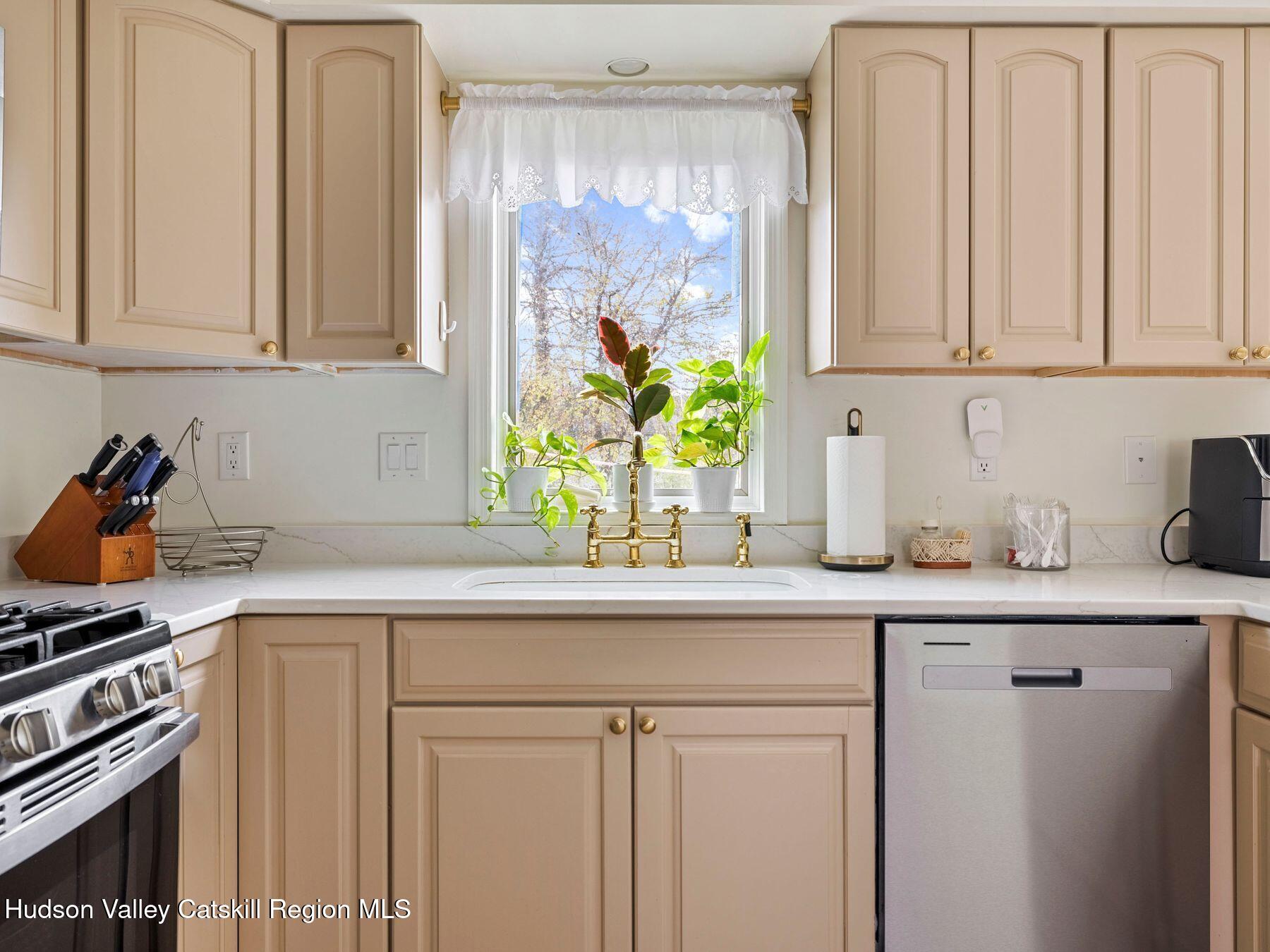 Saugerties, New York, 12477, United States, 4 Bedrooms Bedrooms, ,3 BathroomsBathrooms,Residential,For Sale,1994333