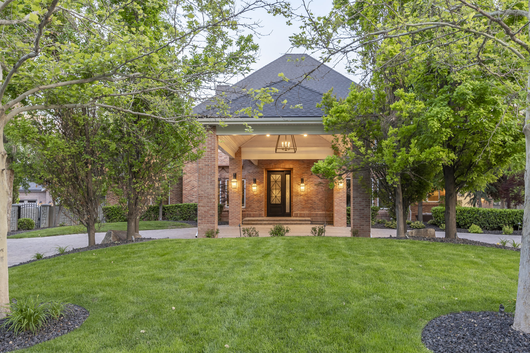  Gated West Jordan 2 Story Estate with 10 Car Garage and Swimming Pool - 物件實景