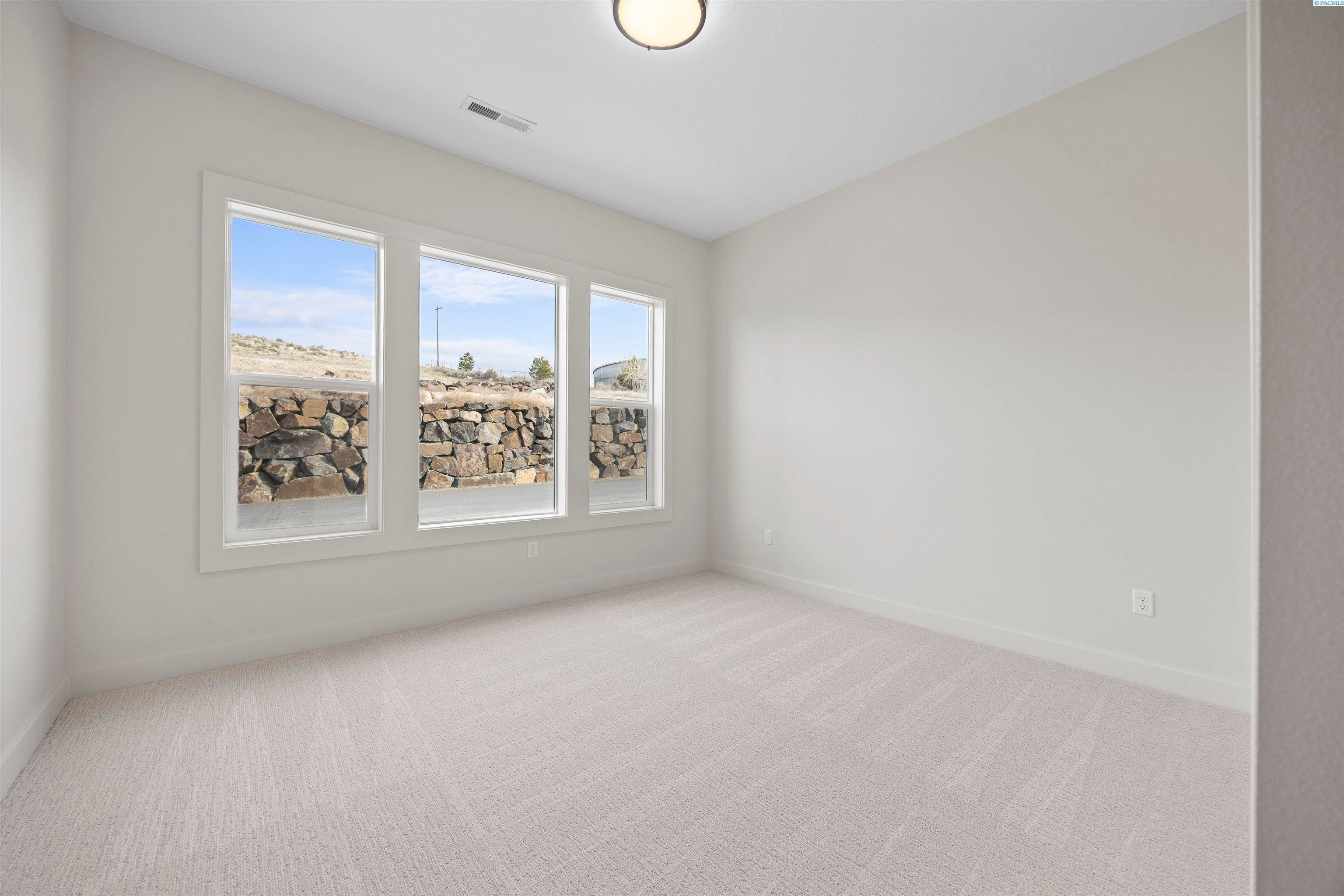 Kennewick, Washington, 99338, United States, 4 Bedrooms Bedrooms, ,4 BathroomsBathrooms,Residential,For Sale,2023232